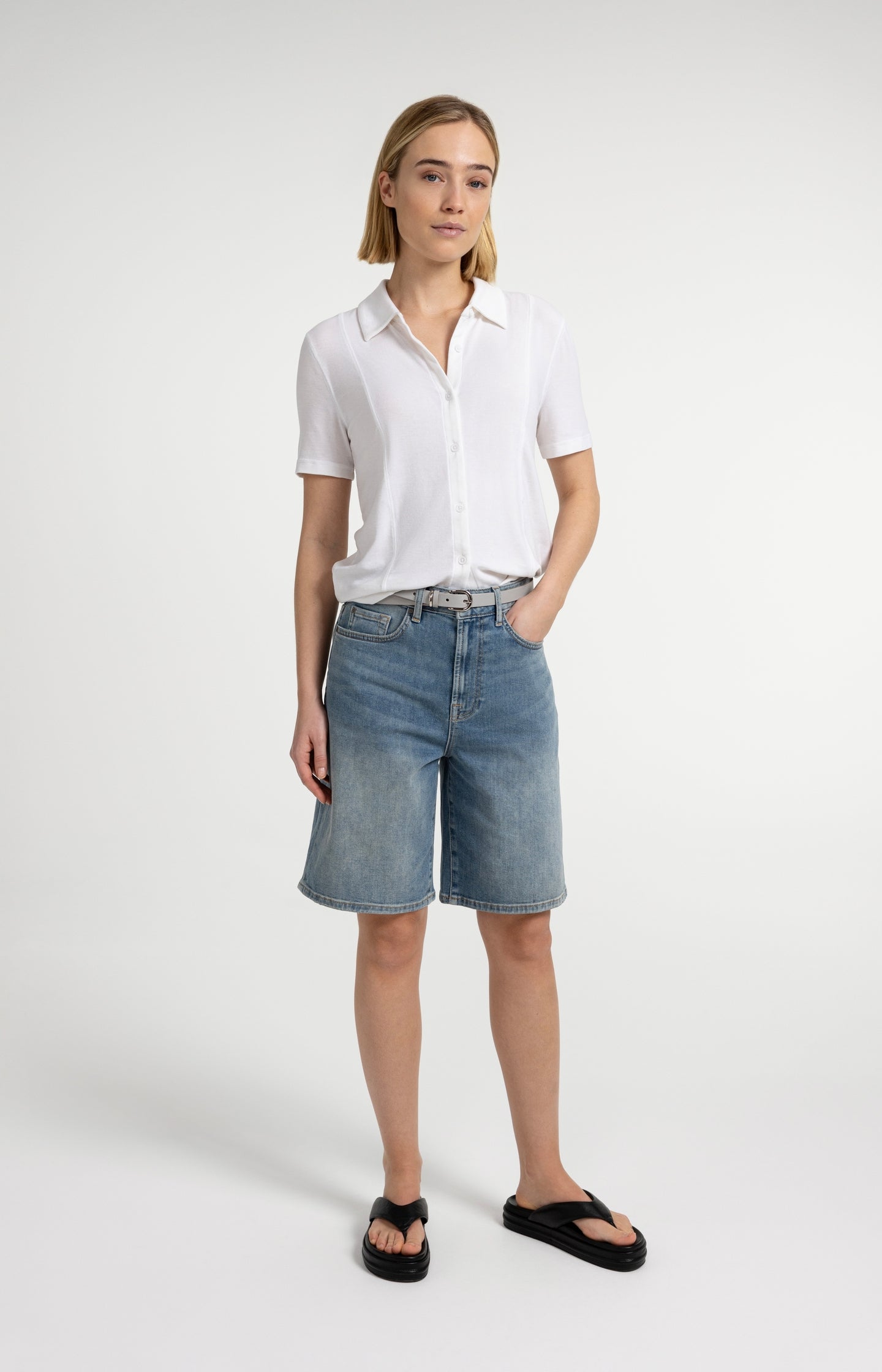 Jersey blouse with stitched details and short sleeves