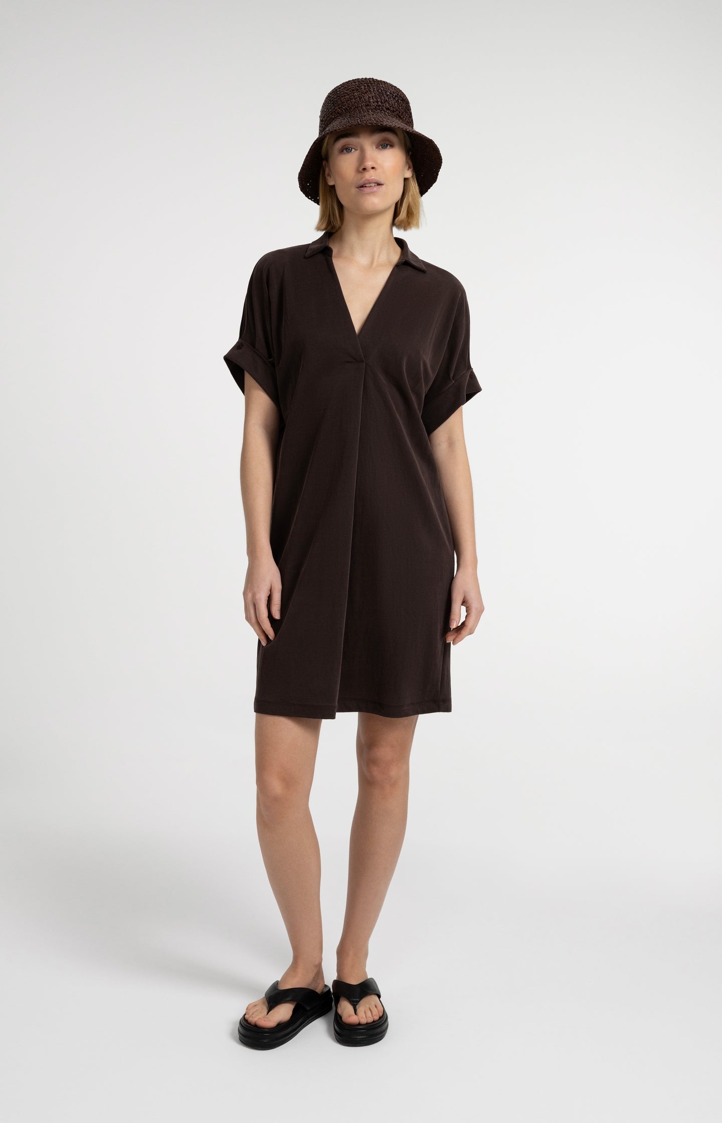 Jersey dress with pleated short sleeves - Type: lookbook
