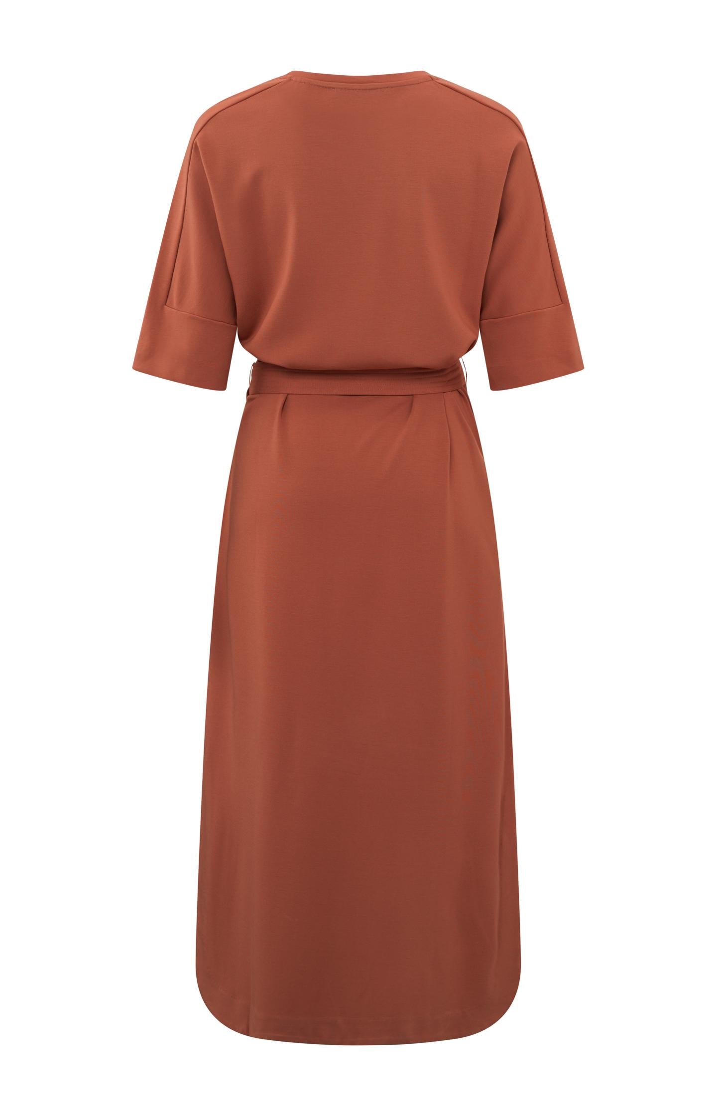 Jersey dress with round neck short sleeves splits and belt