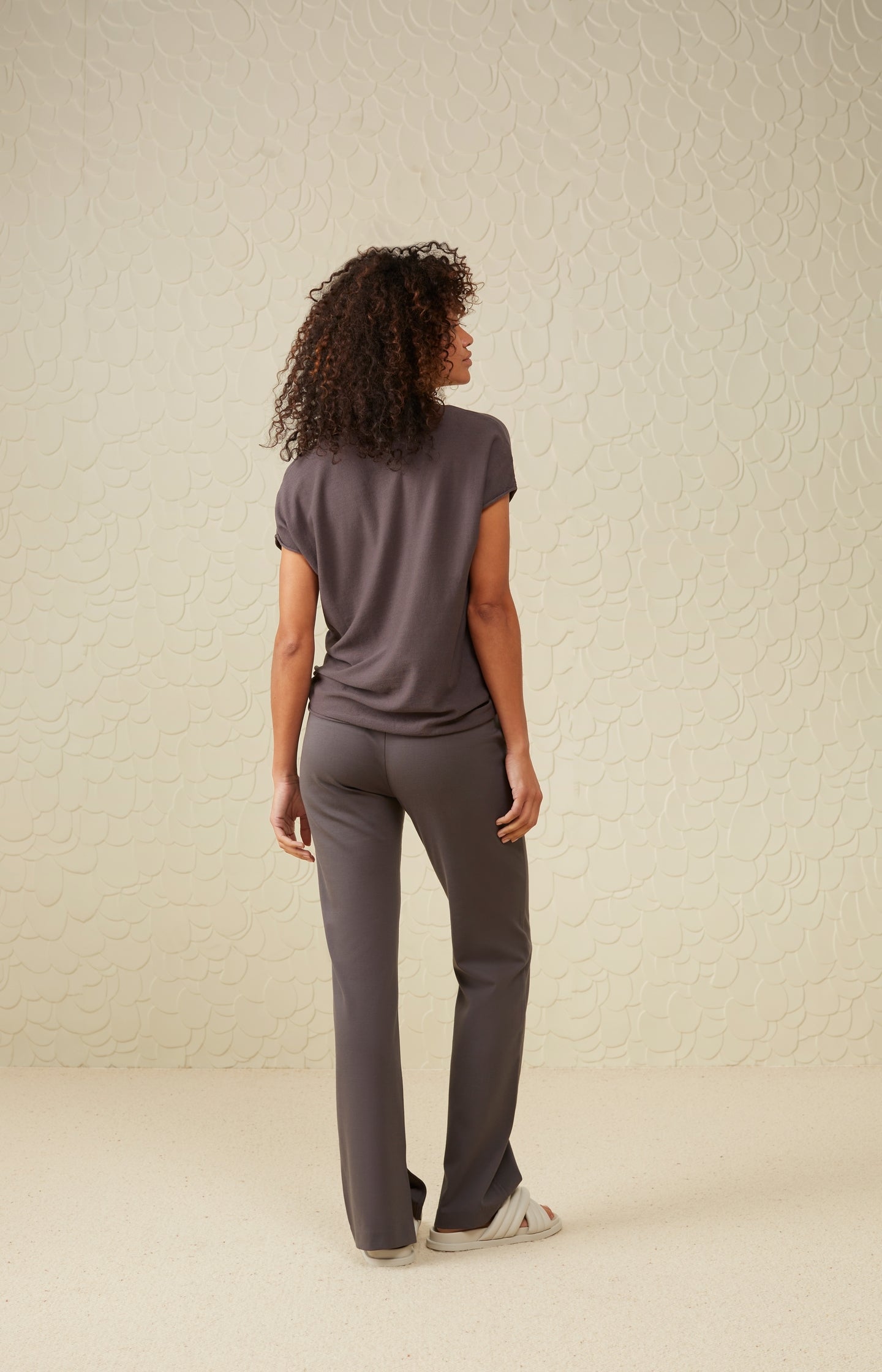 Jersey flare pantalon with side pockets and slit