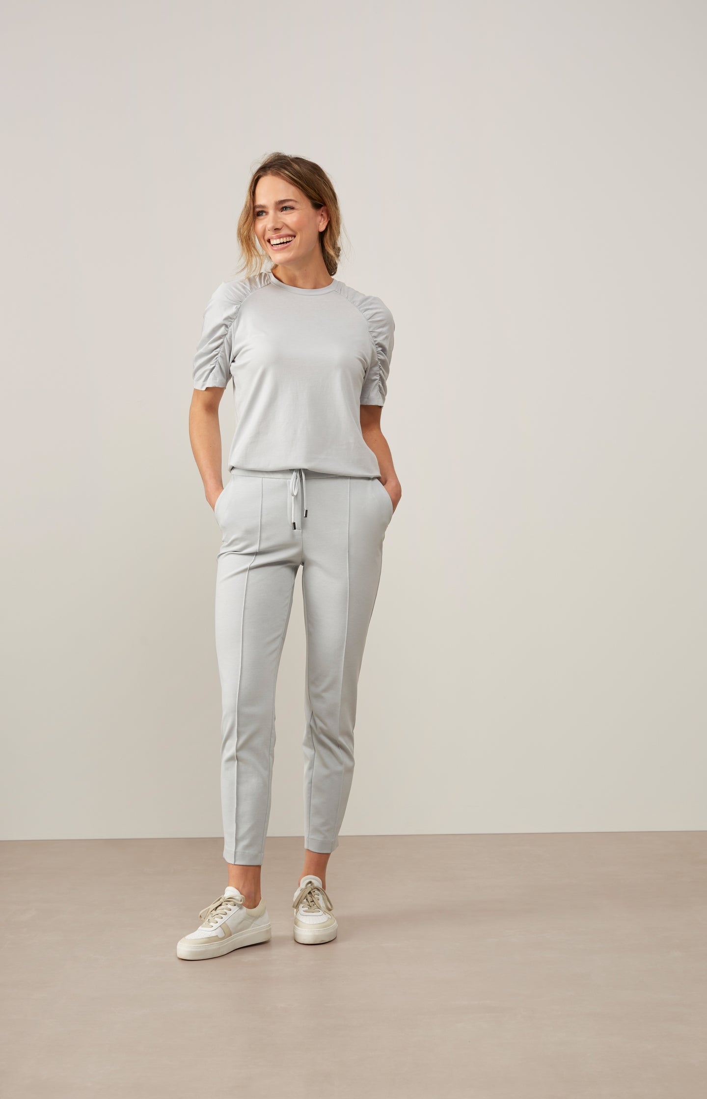 Jersey jogging trousers with side pockets, and zip fly