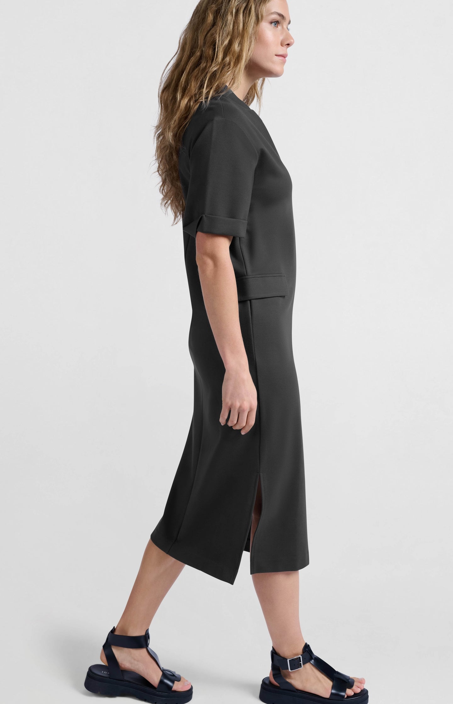 Jersey midi dress with pocket details