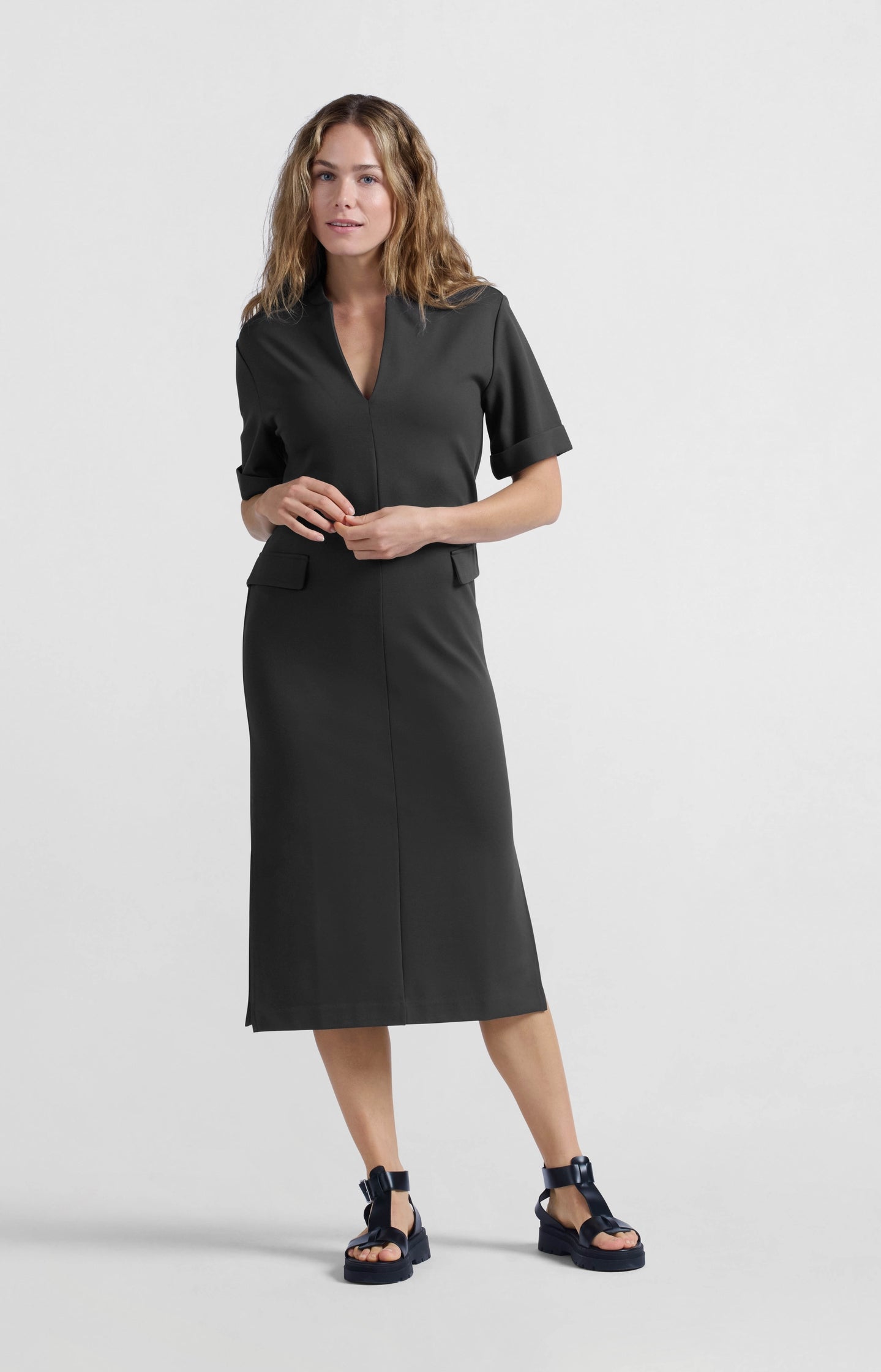 Jersey midi dress with pocket details