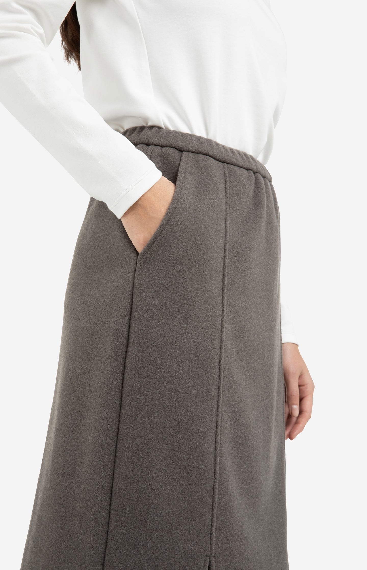 Jersey midi skirt with elastic waistband and front slit