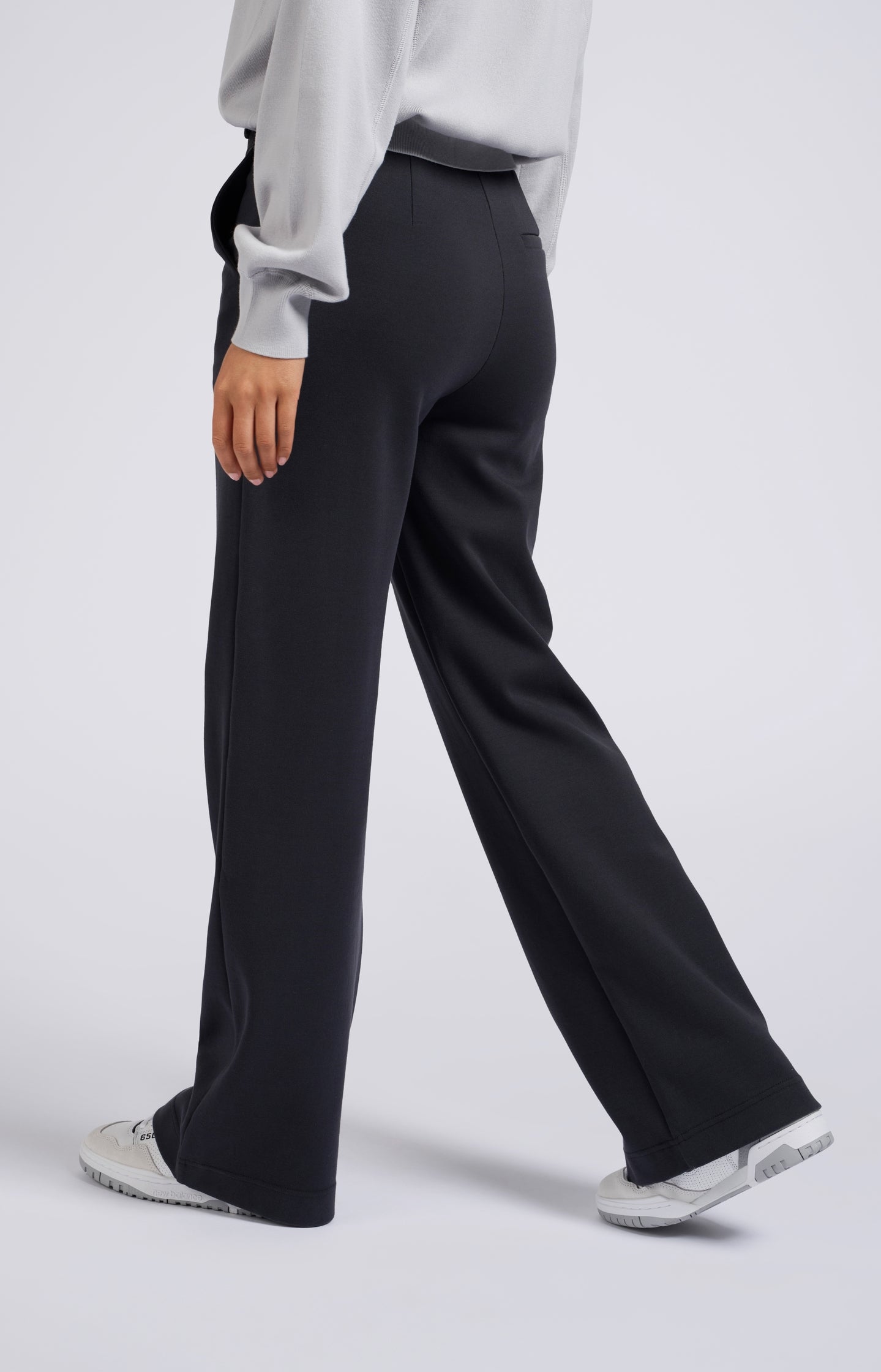 Jersey pants with wide legs, waistband and pockets