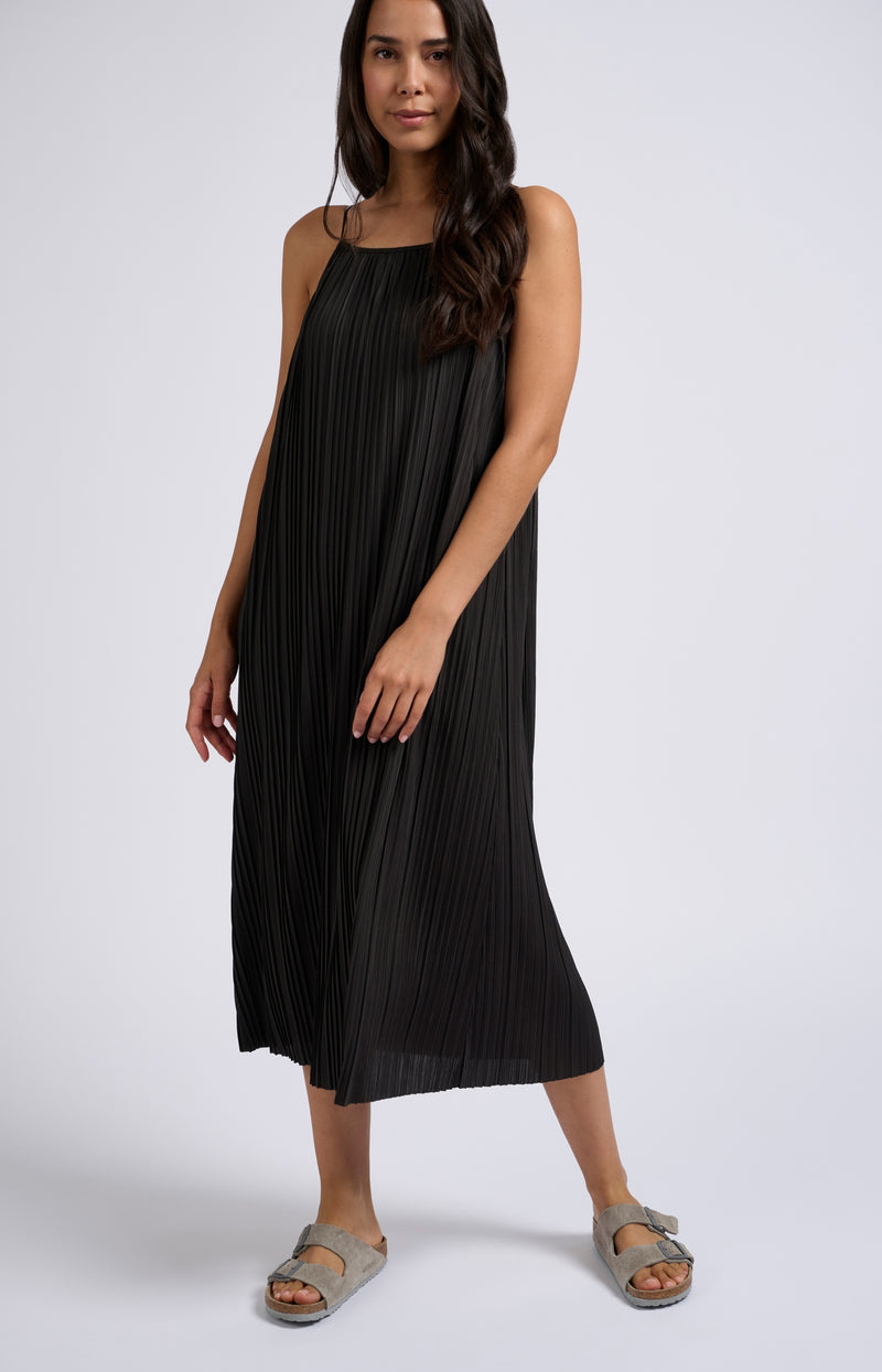 Jersey plisse dress with thin straps in flowy fit - Licorice Black - Type: lookbook