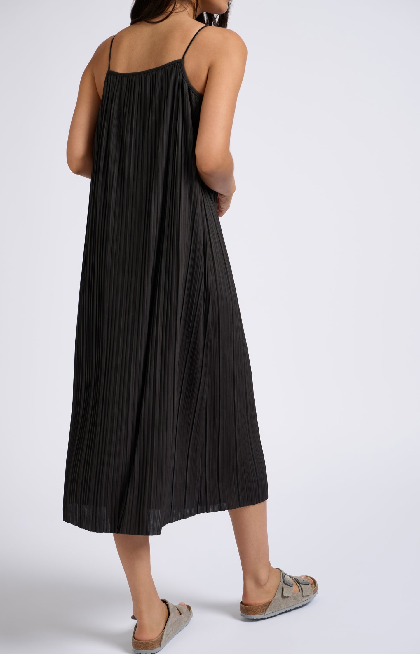 Jersey plisse dress with thin straps in flowy fit - Licorice Black
