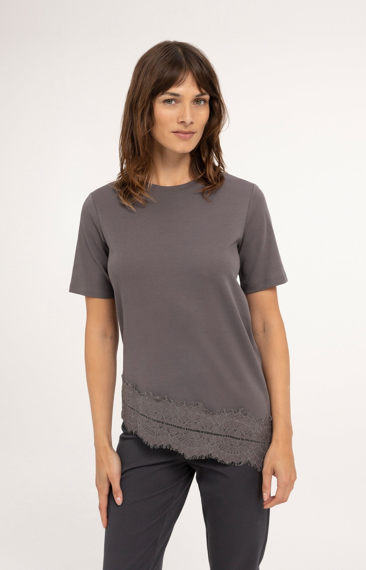 Jersey T-shirt with lace hem