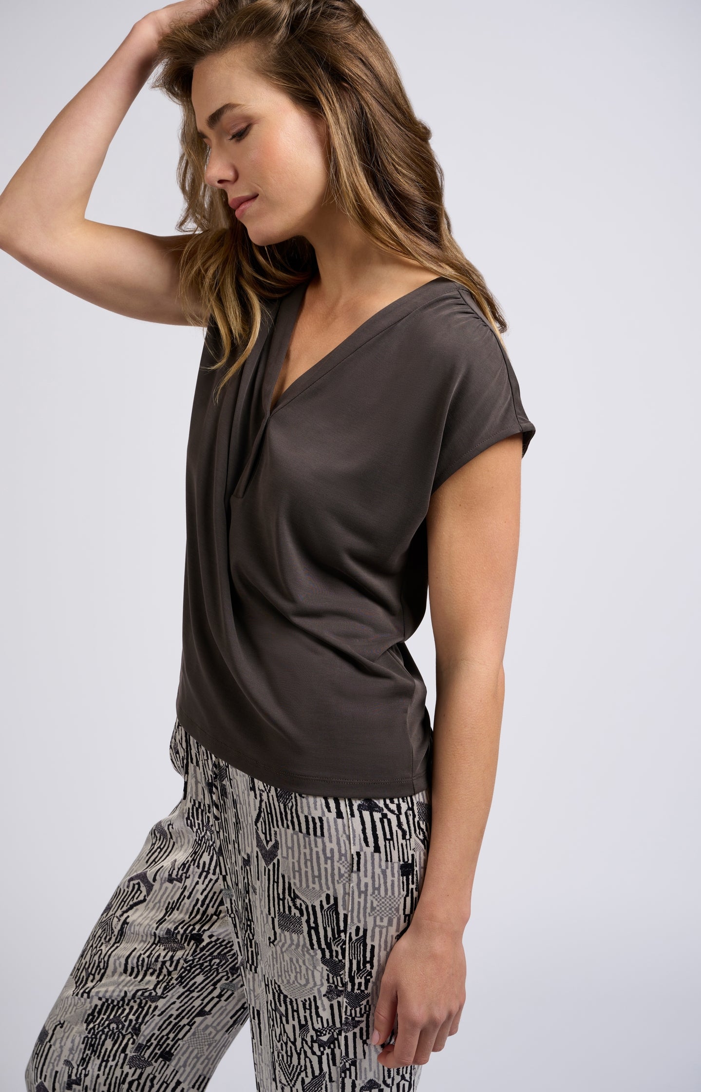 Jersey top with V-neck and pleated details in a supple fit - Licorice Black - Type: lookbook