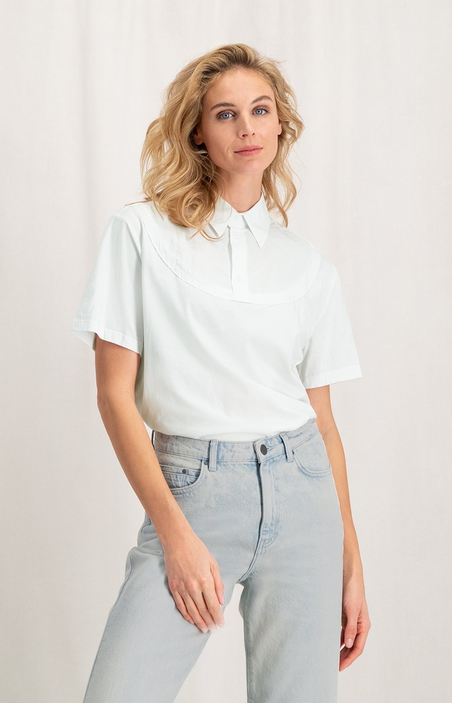 Jersey top with woven shirt collar, short sleeves and button - Type: lookbook