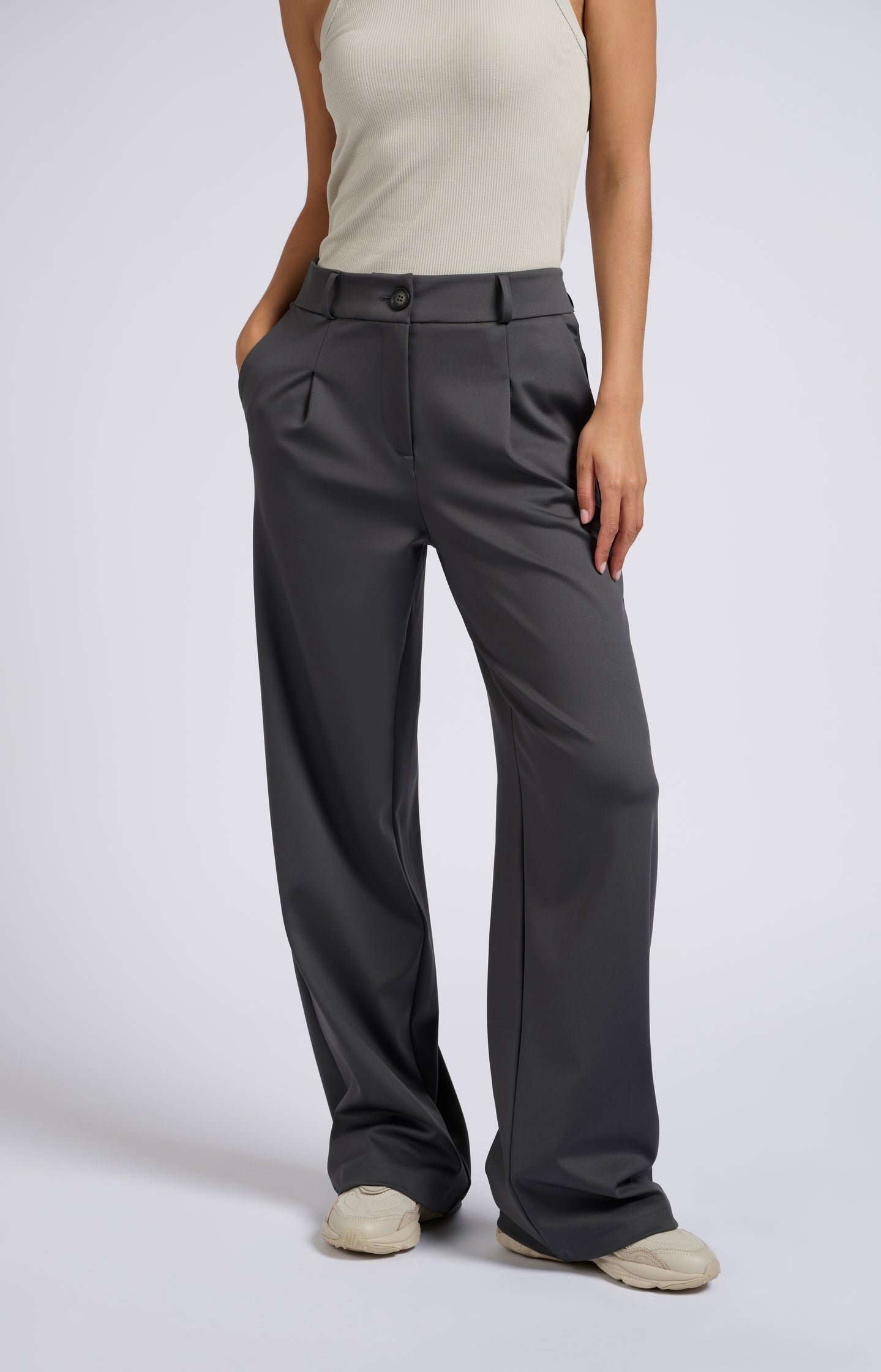 Jersey trousers with wide legs and pleated details