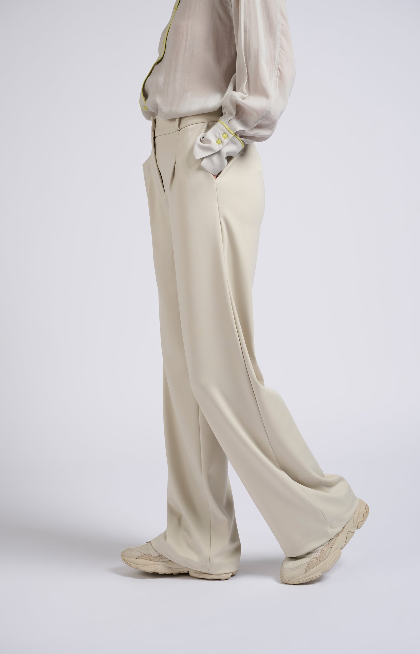 Jersey trousers with wide legs and pleated details