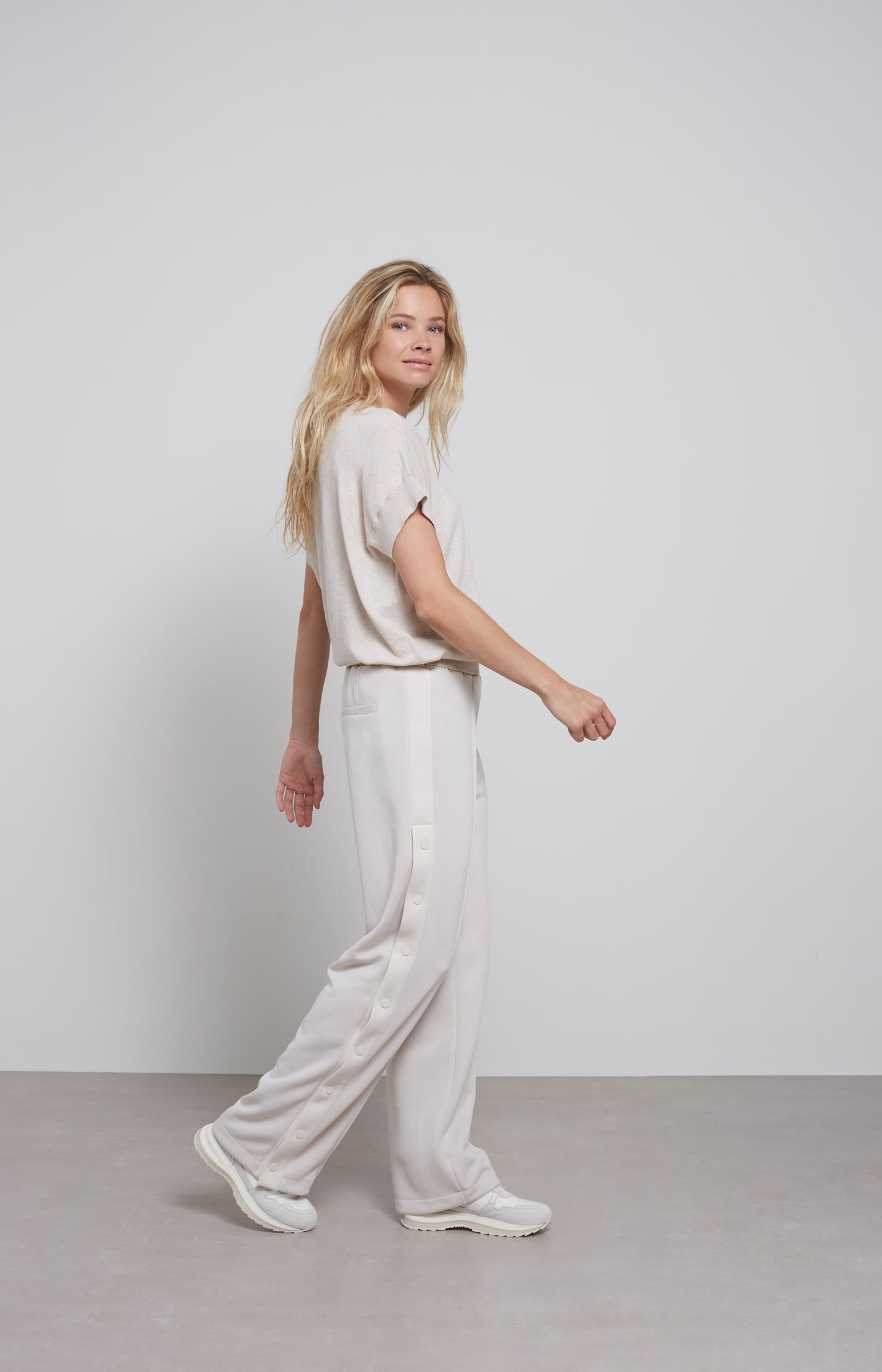 Jersey wide leg trousers with elastic waist and buttons - Type: lookbook