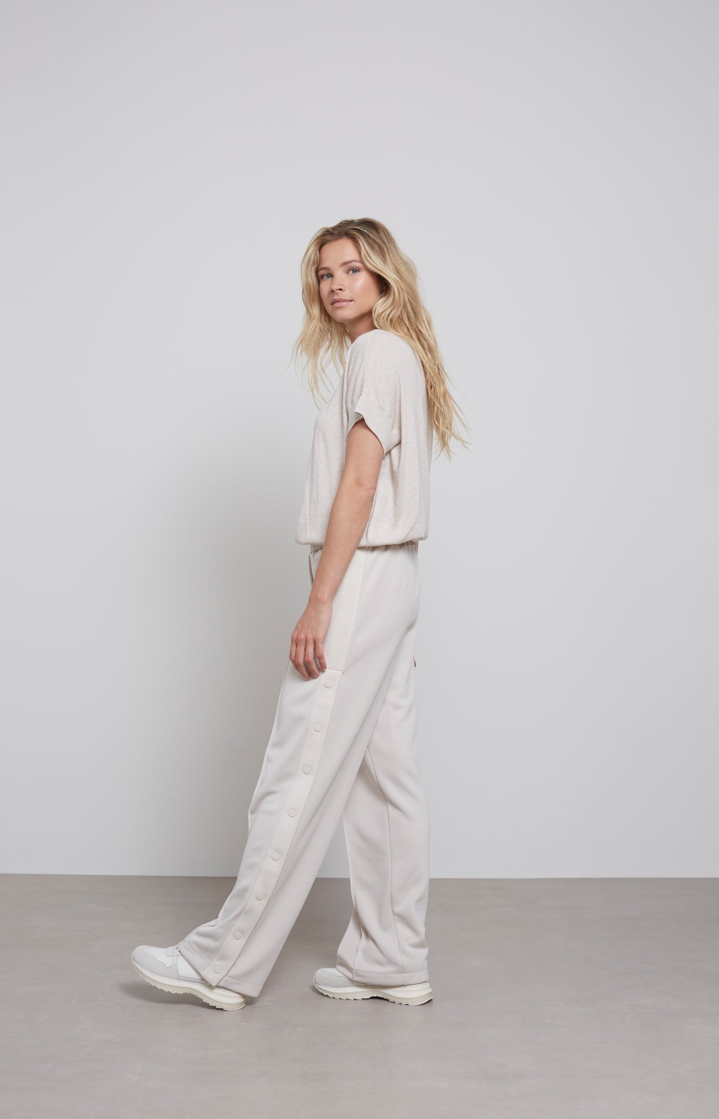 Jersey wide leg trousers with elastic waist and buttons