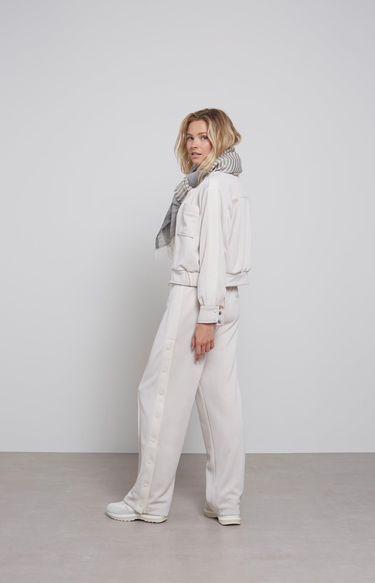 Jersey wide leg trousers with elastic waist and buttons