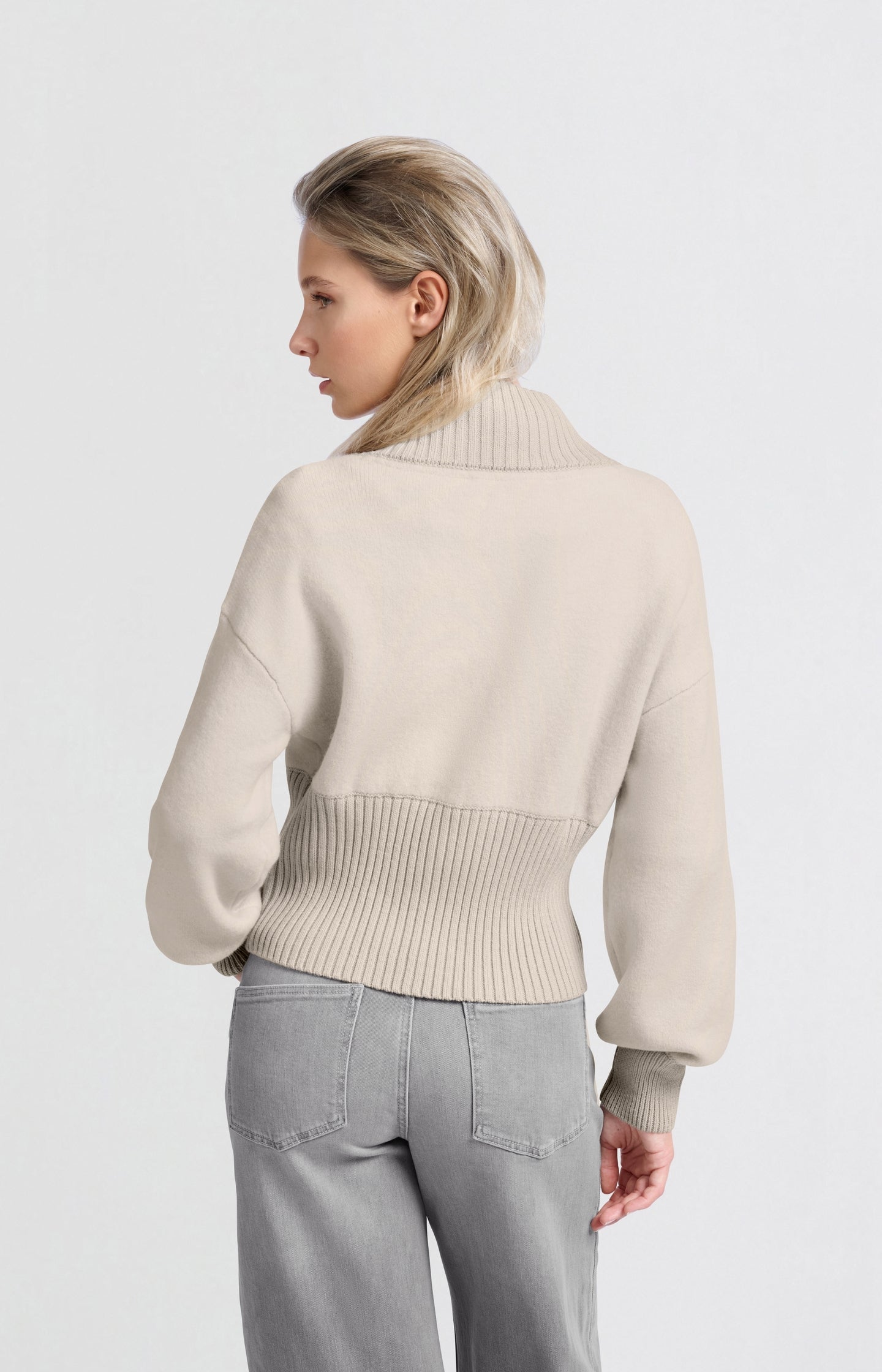 Knitted bomber jacket with zipper and ribbed details