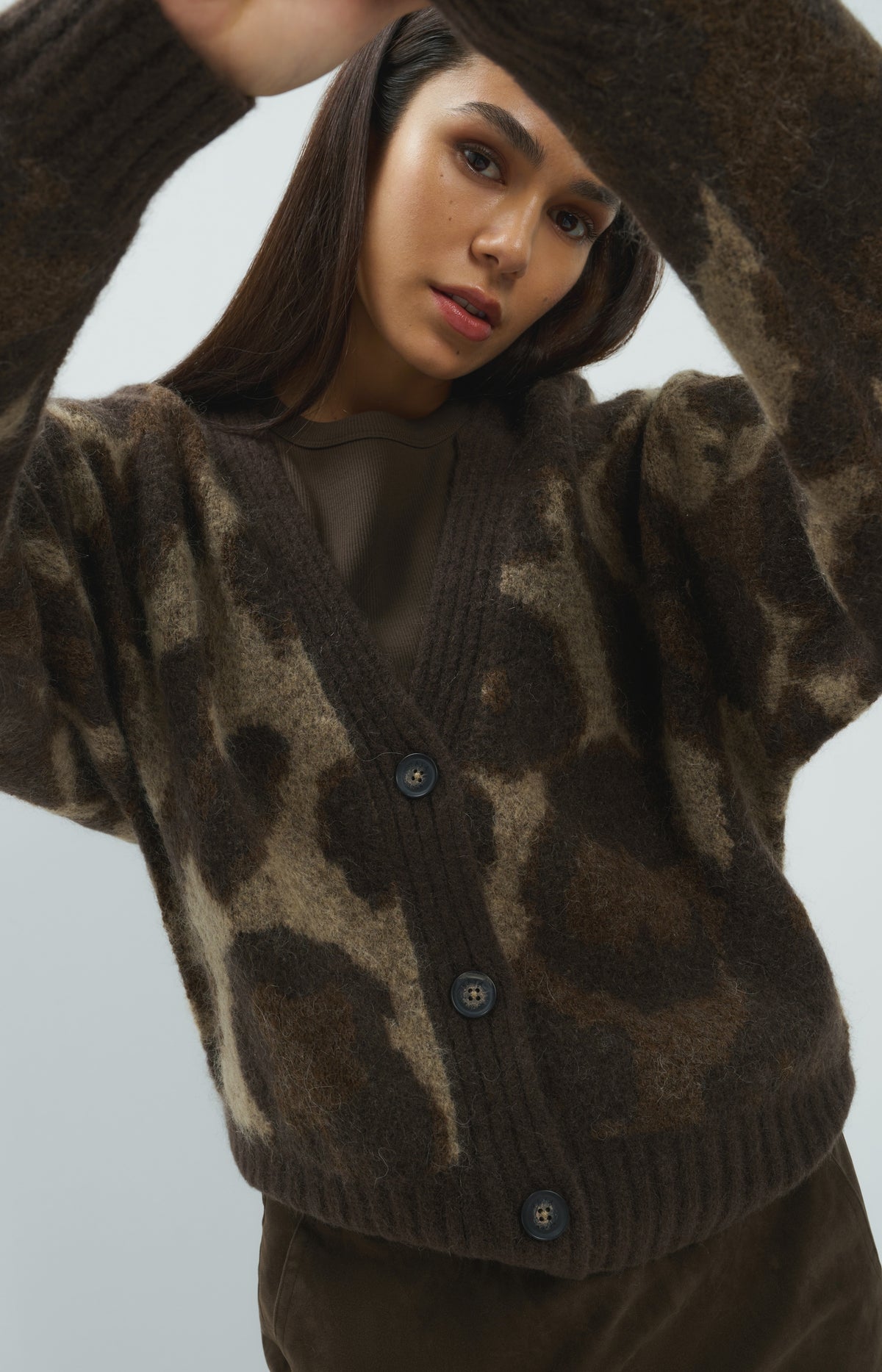 Knitted cardigan with pattern and batwing sleeves - Cocoa Brown Dessin