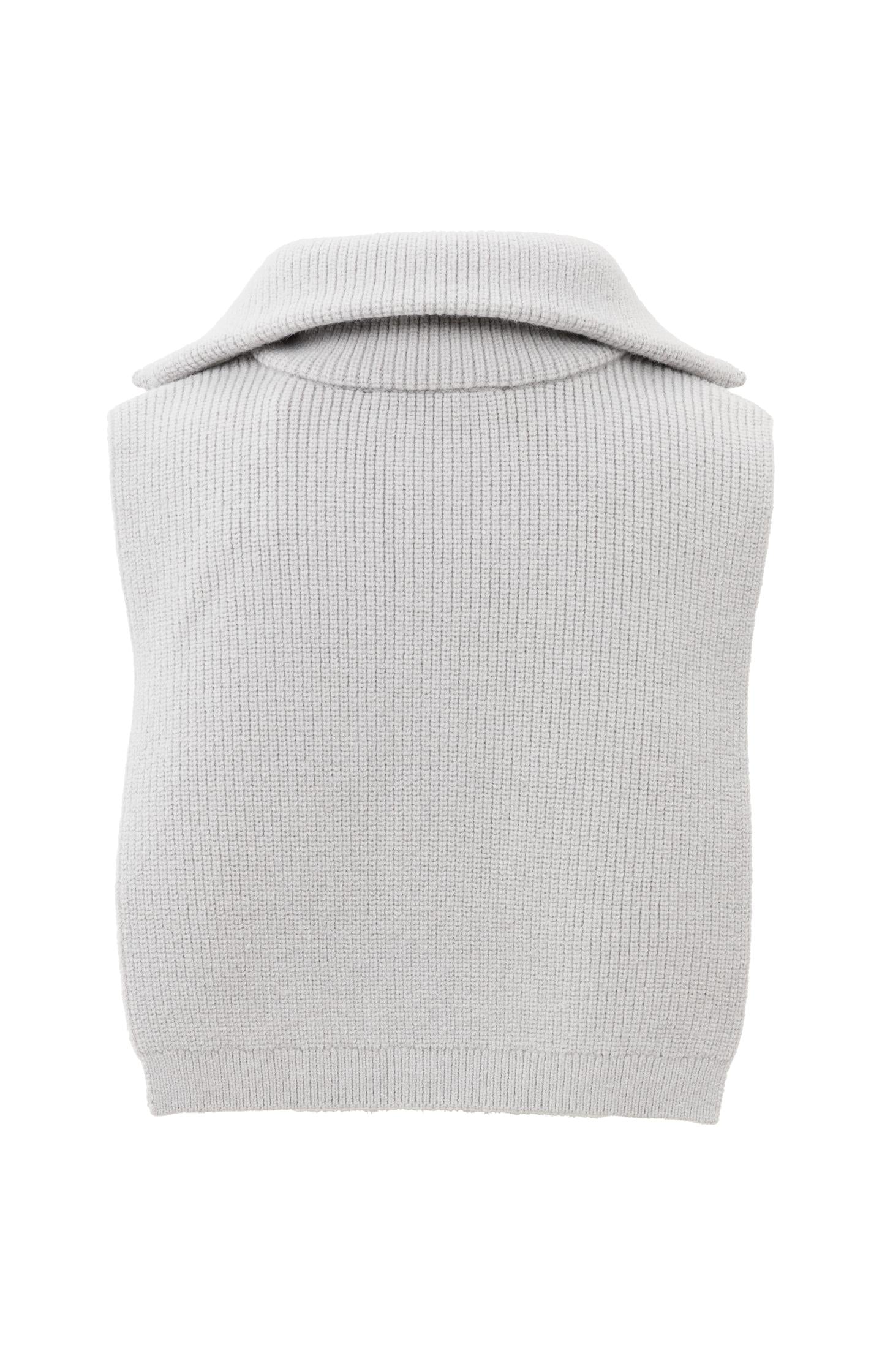 Knitted collar with half zipper