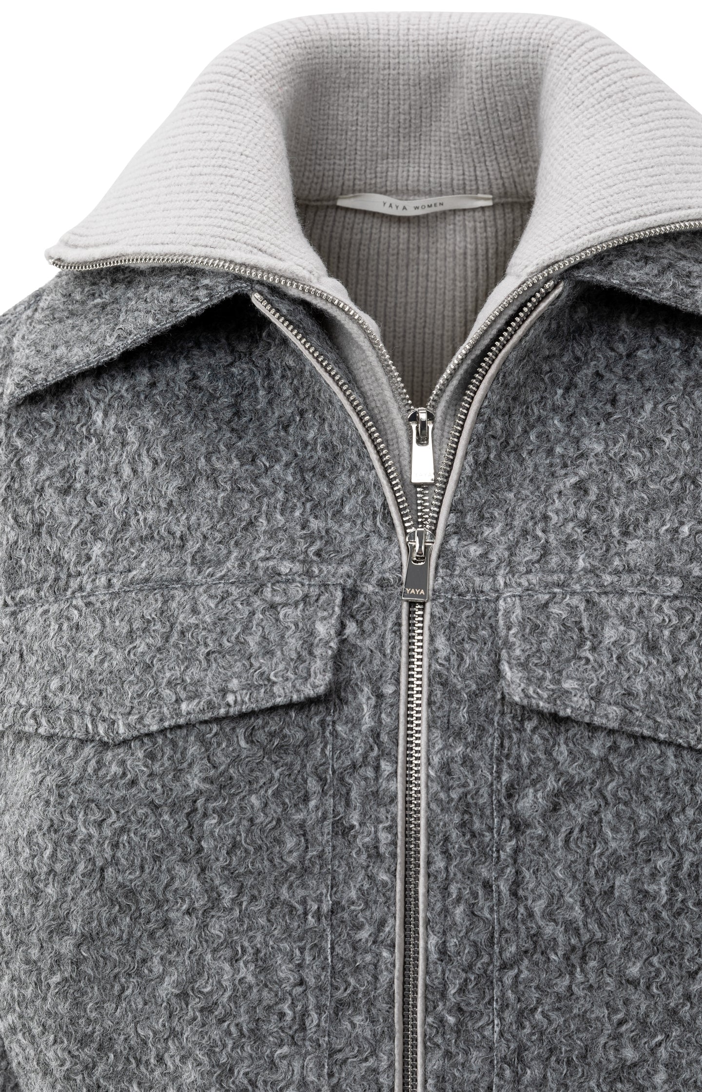 Knitted collar with half zipper