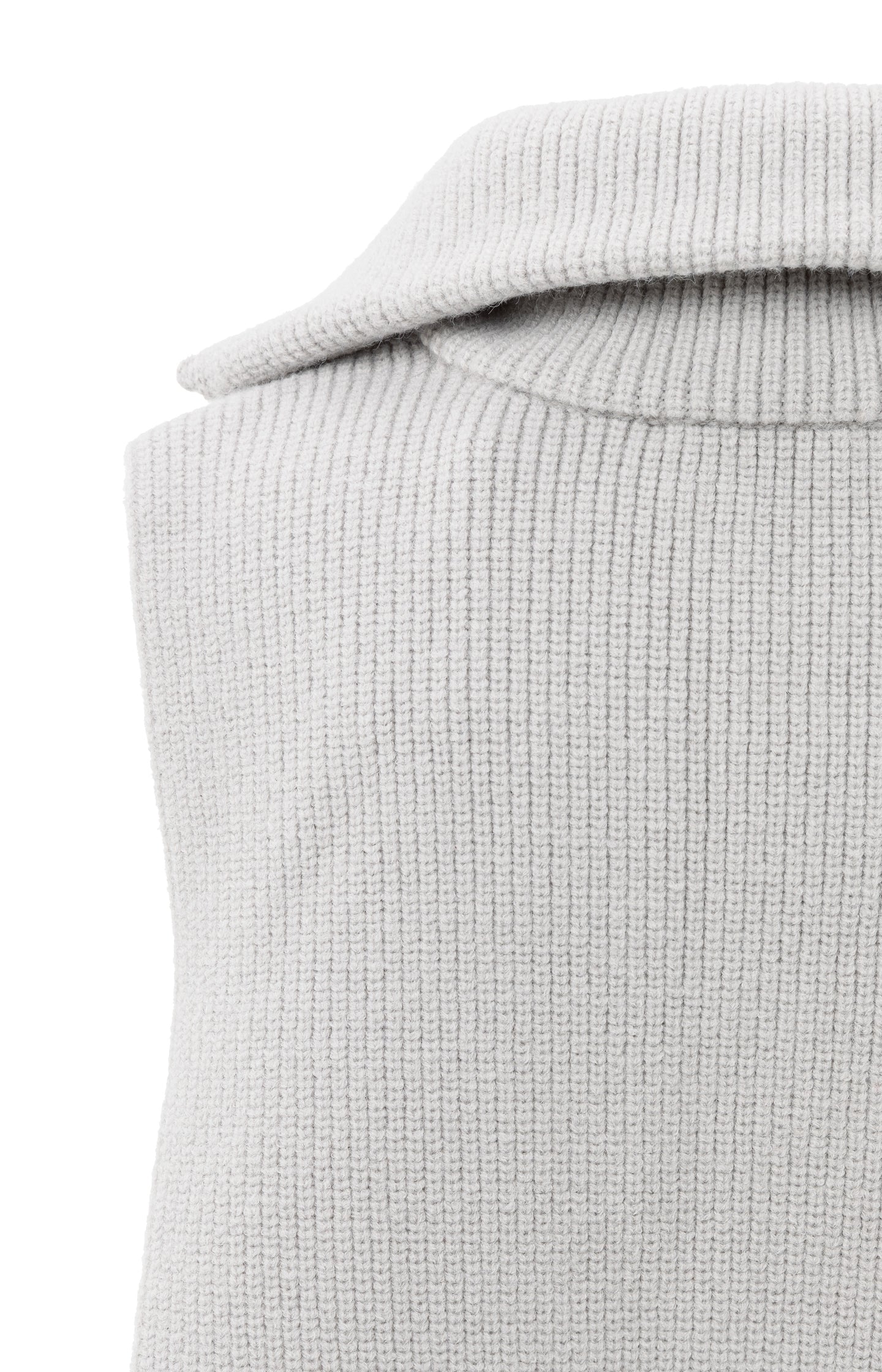 Knitted collar with half zipper
