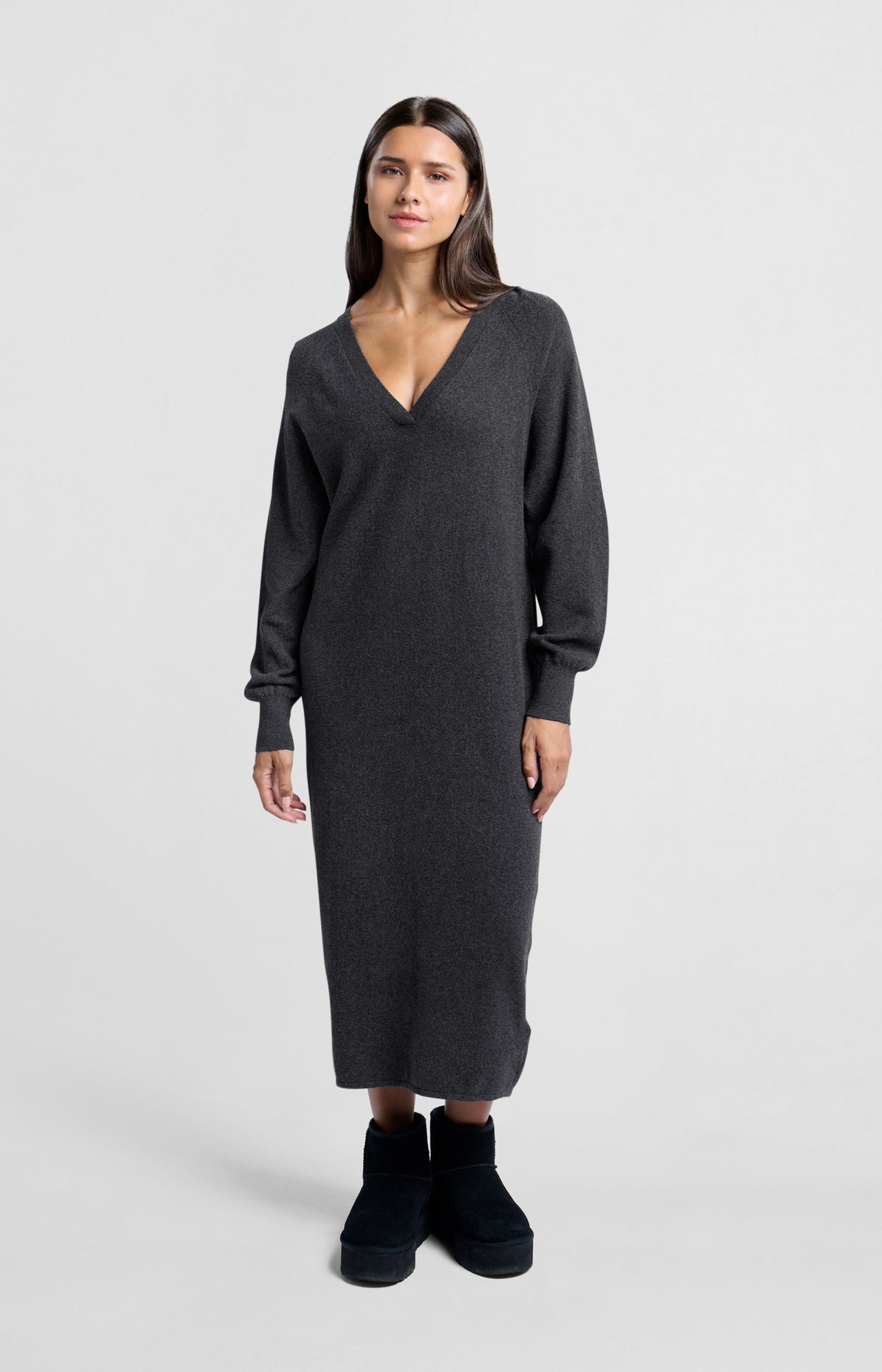 Knitted dark gray dress with V-neck and long sleeves