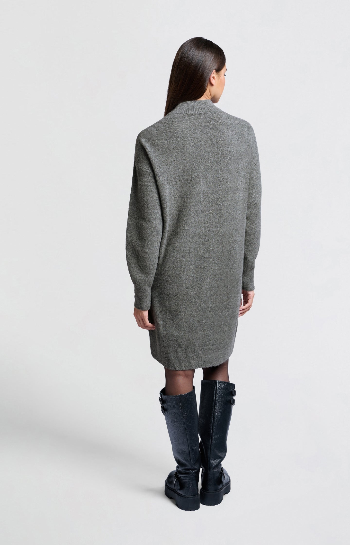 Knitted dress with buttons, long sleeves and round neck