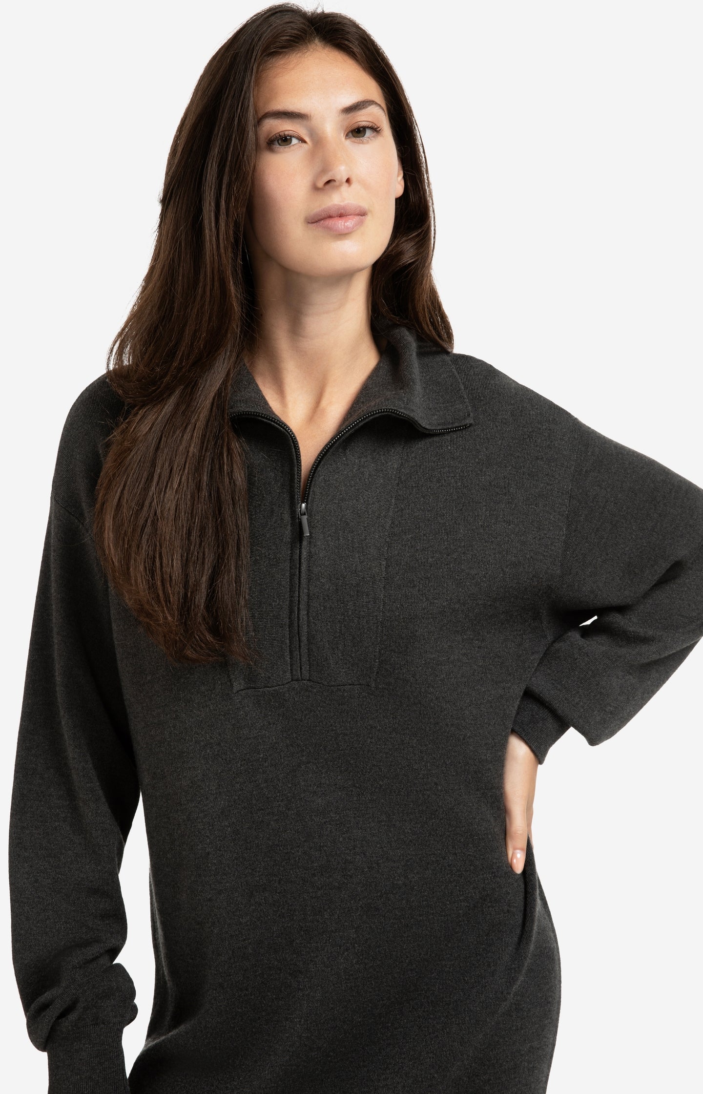 Knitted dress with zipper and long sleeves