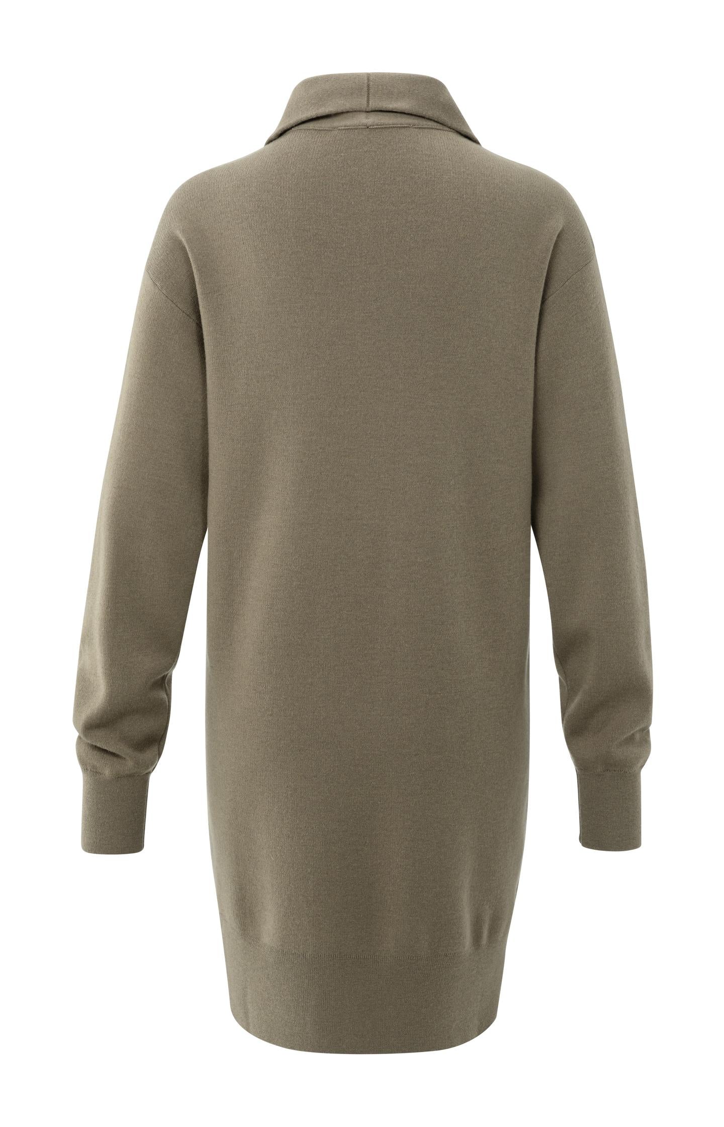 Knitted dress with zipper and long sleeves