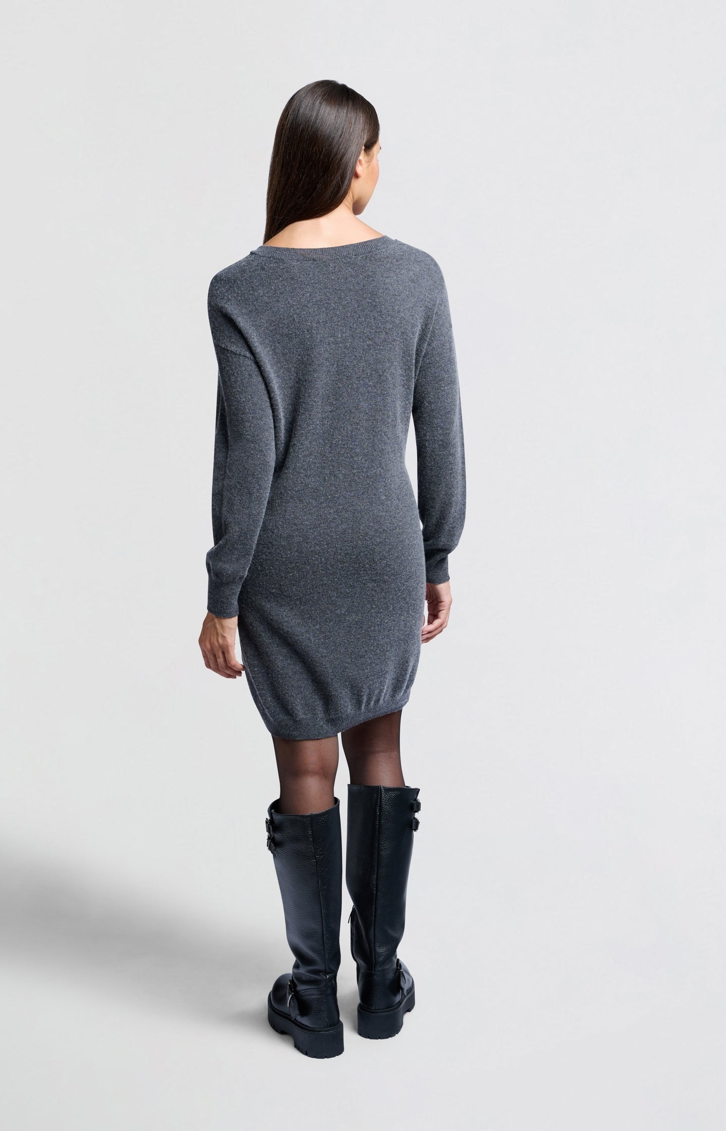 Knitted grey midi dress with V-neck and loose fit - Type: lookbook