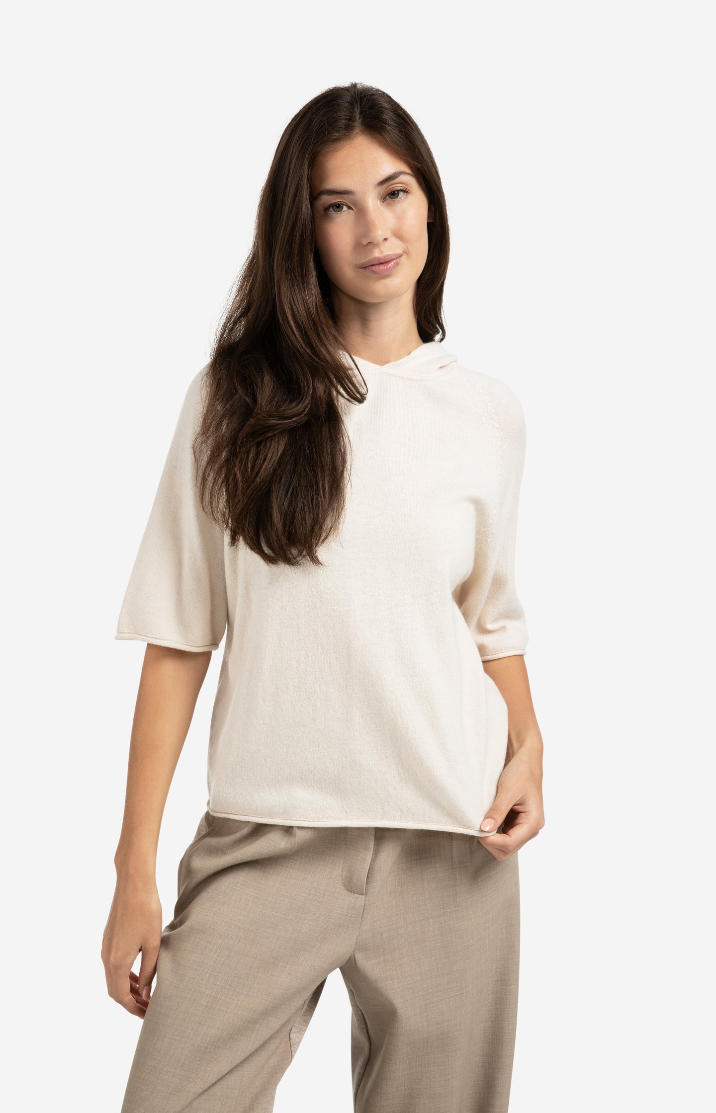 Knitted hoodie with short sleeves