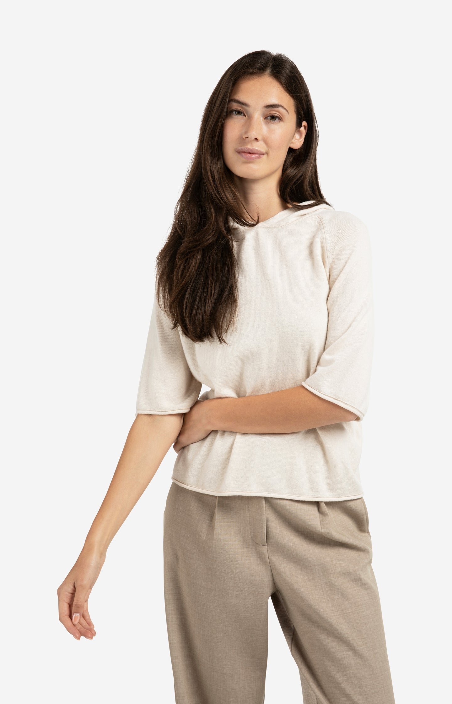 Knitted hoodie with short sleeves