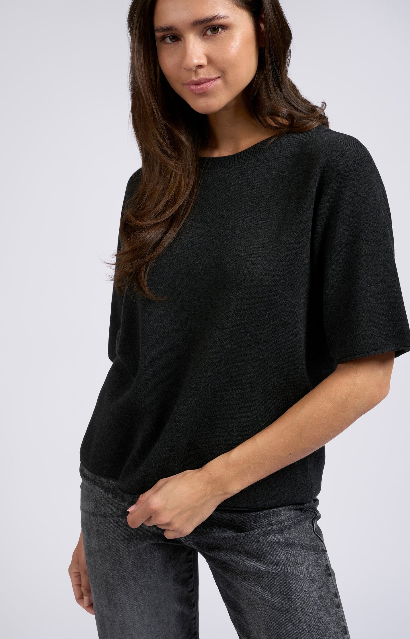 Knitted jacquard sweater with a round neck and short sleeves - Type: lookbook