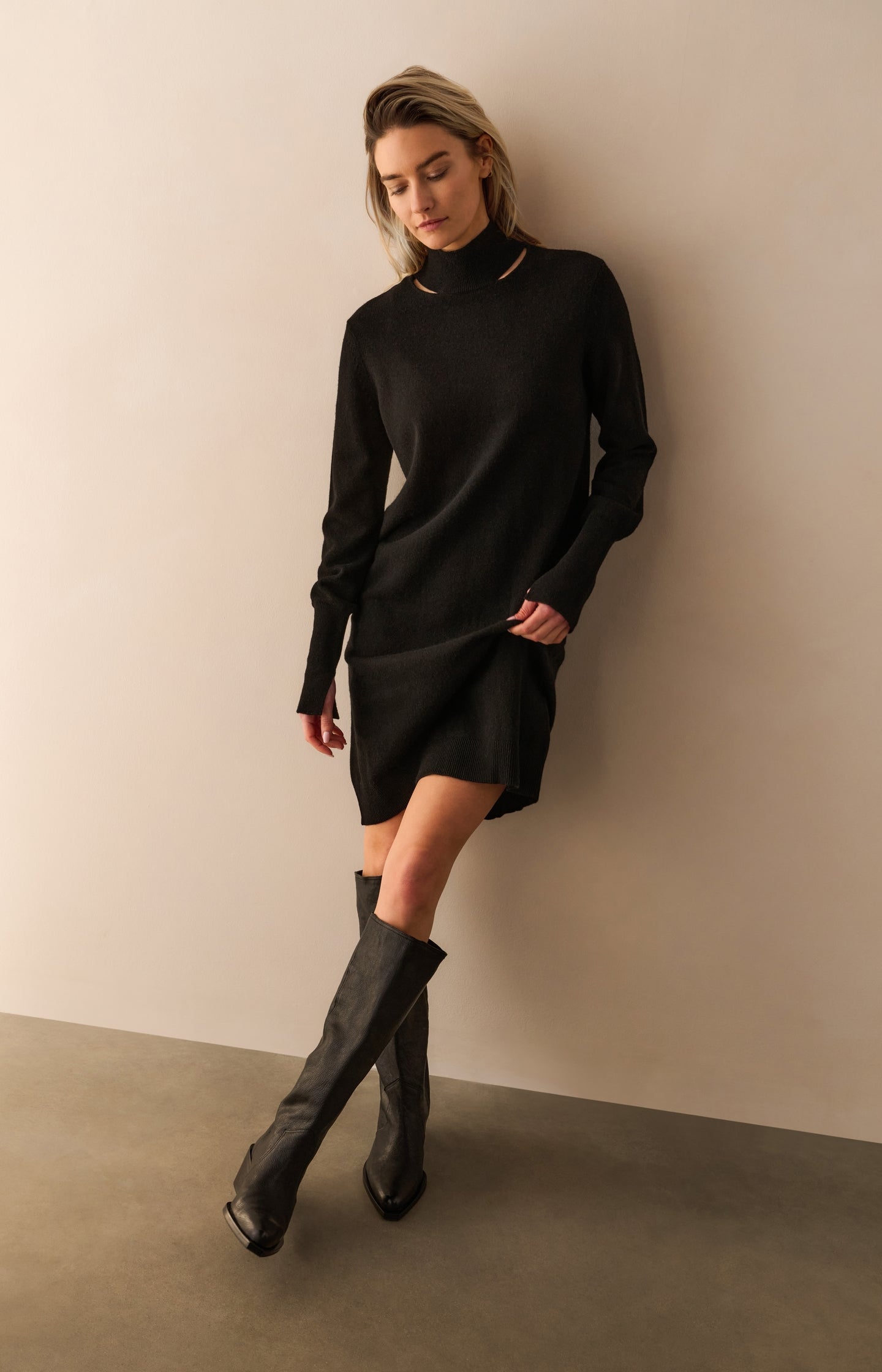 Knitted midi dress with open details at neckline - Type: lookbook