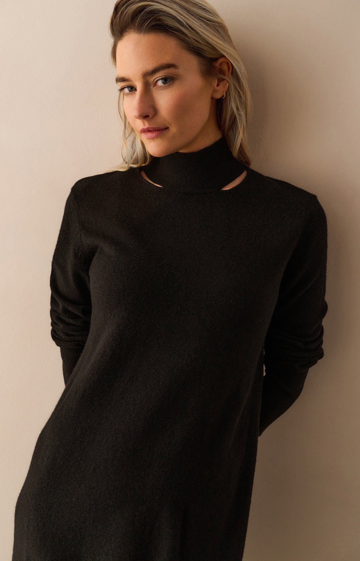 Knitted midi dress with open details at neckline