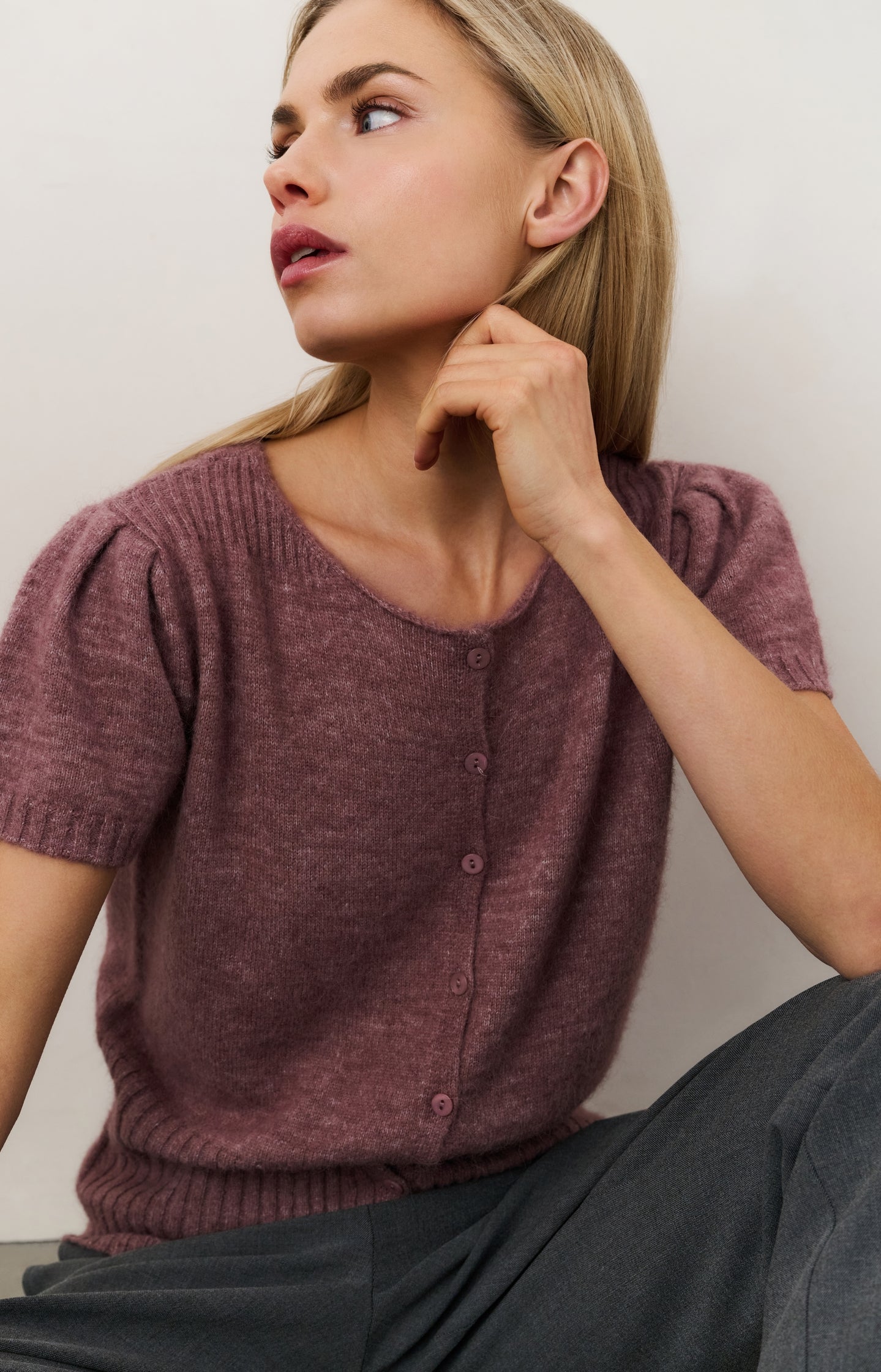 Knitted short sleeve cardigan with rib accents - Type: lookbook