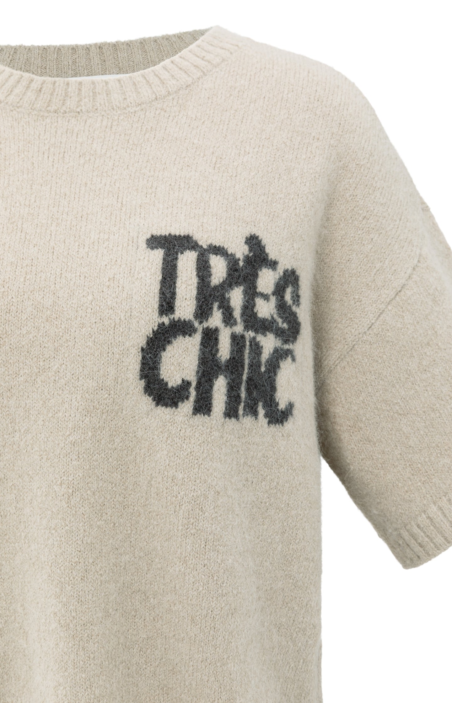 Knitted short sleeve sweater with artwork