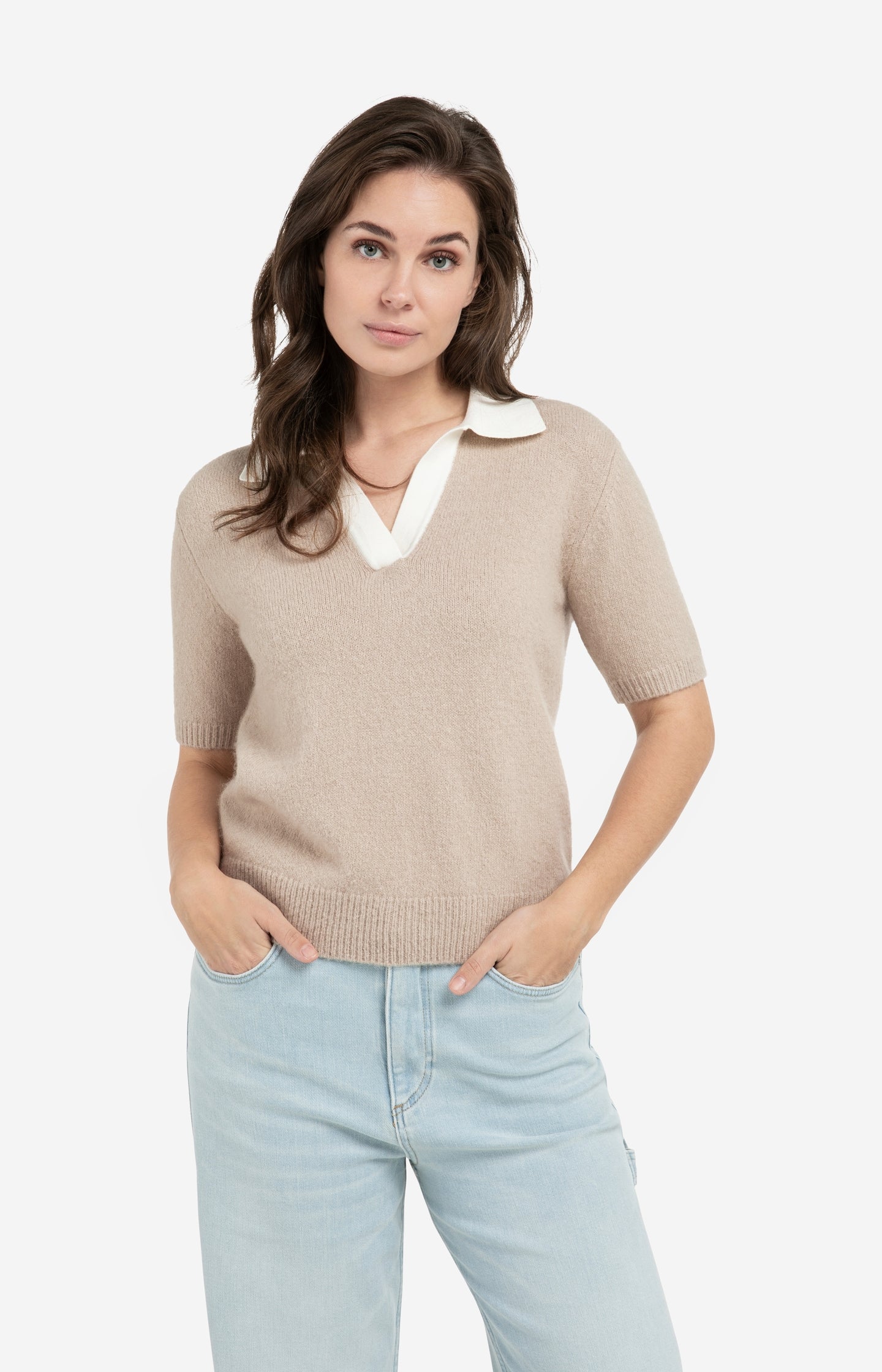 Knitted short-sleeve sweater with contrast collar