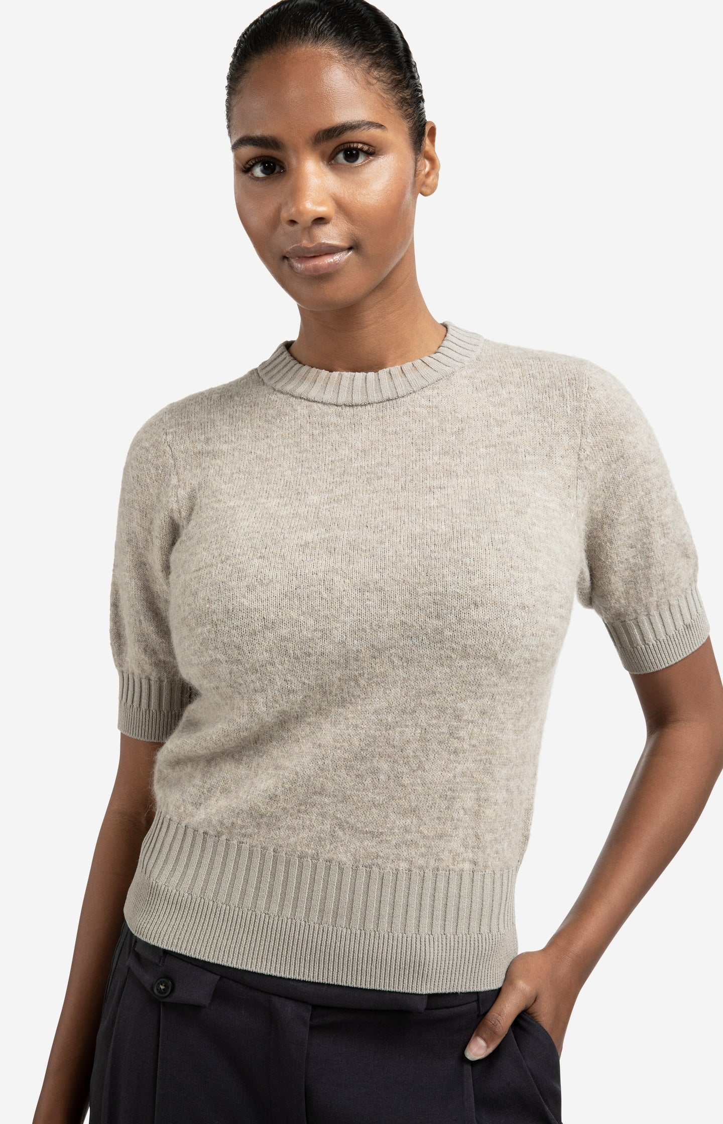 Knitted short sleeve sweater with double rib details