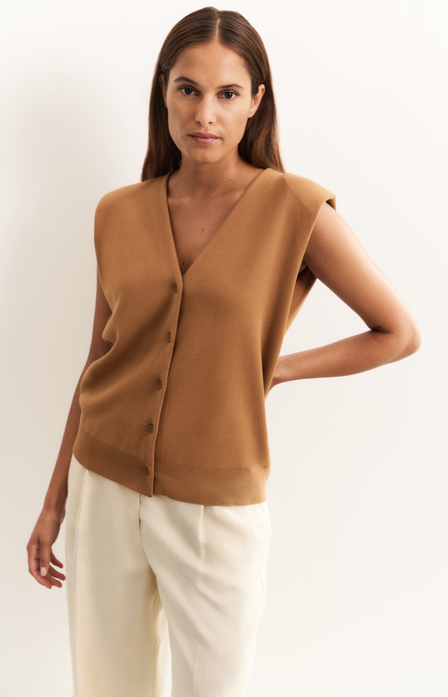 Knitted spencer with shoulder details and V-neck - Type: lookbook