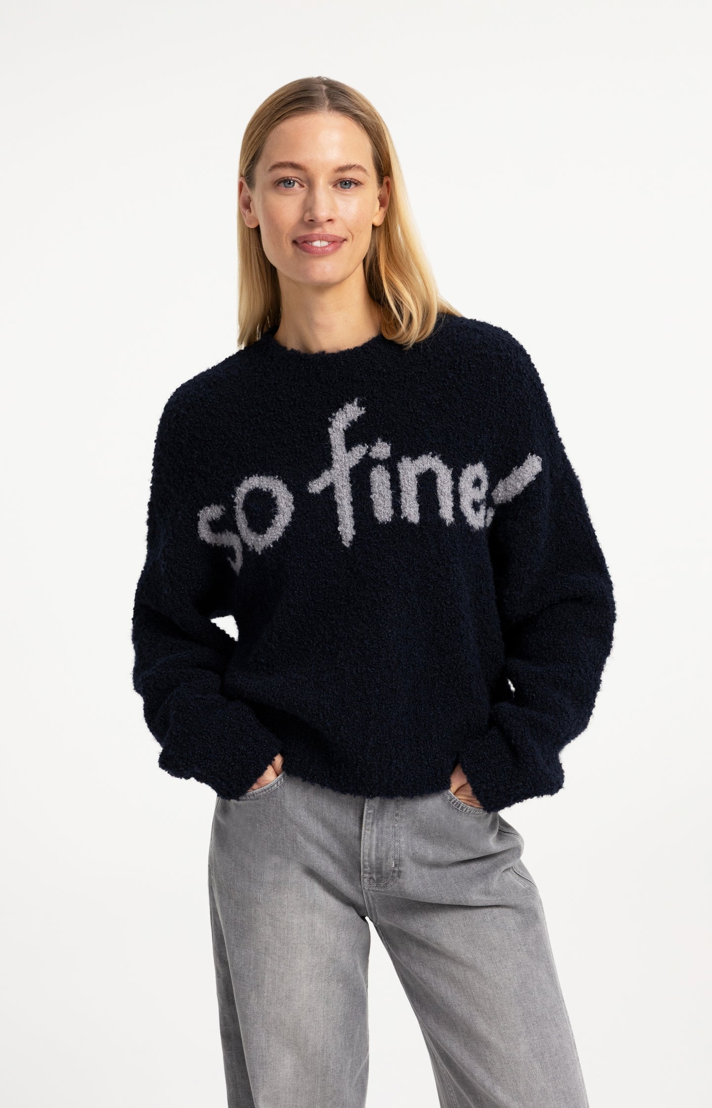 Knitted sweater with artwork
