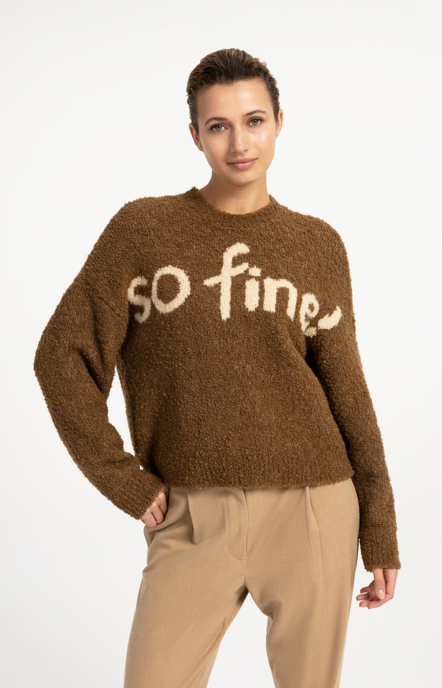 Knitted sweater with artwork