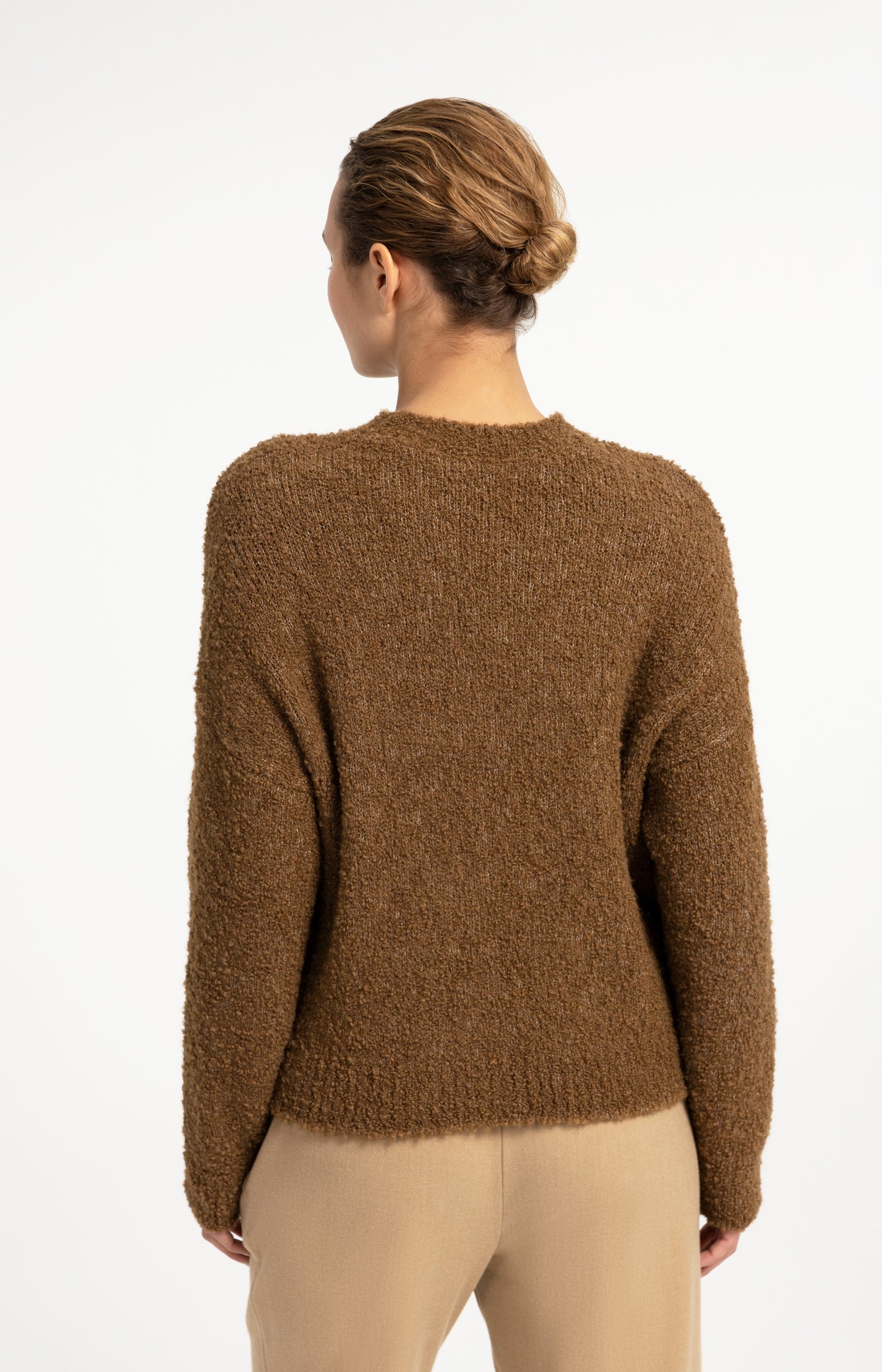 Knitted sweater with artwork