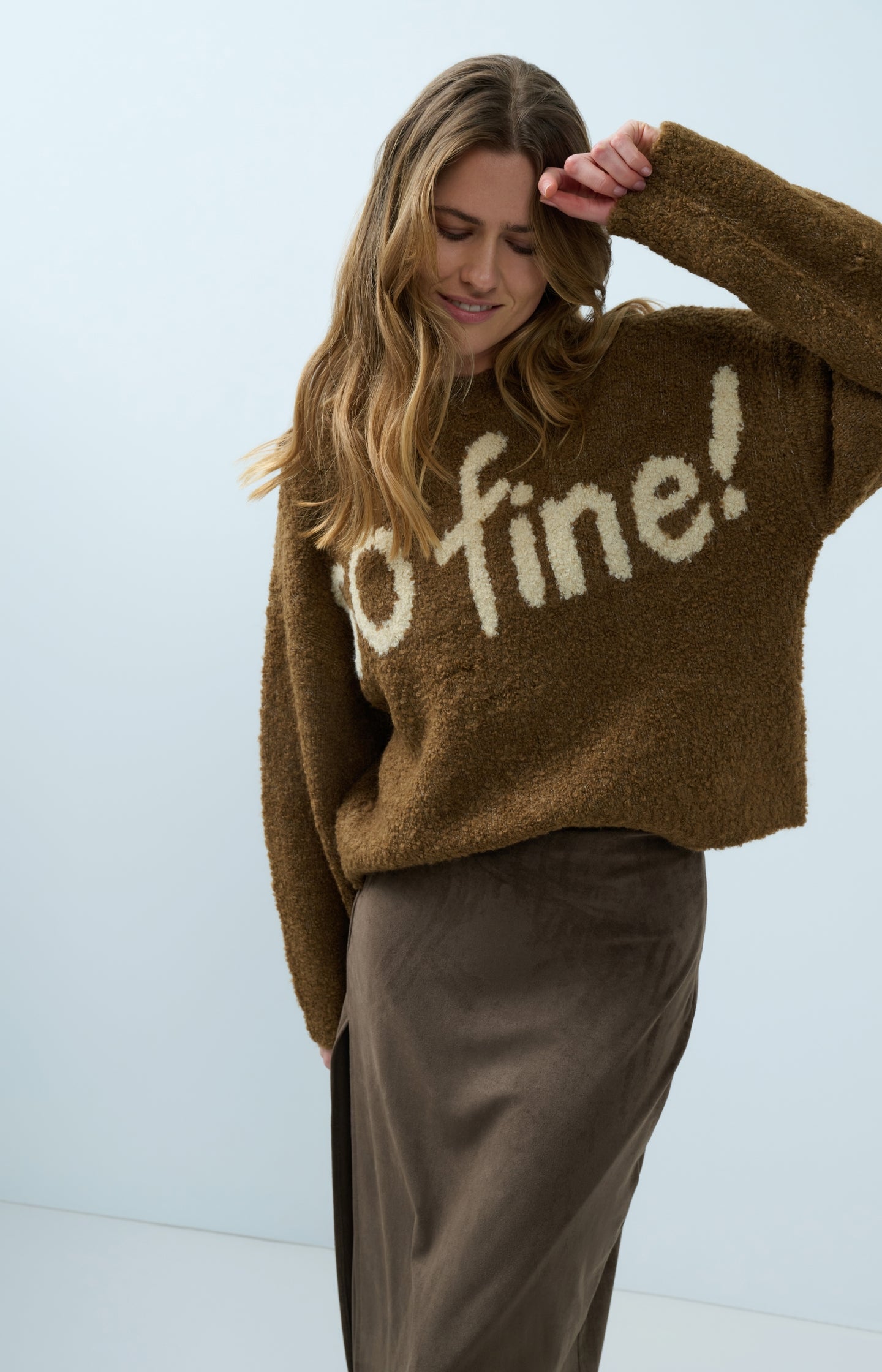 Knitted sweater with artwork