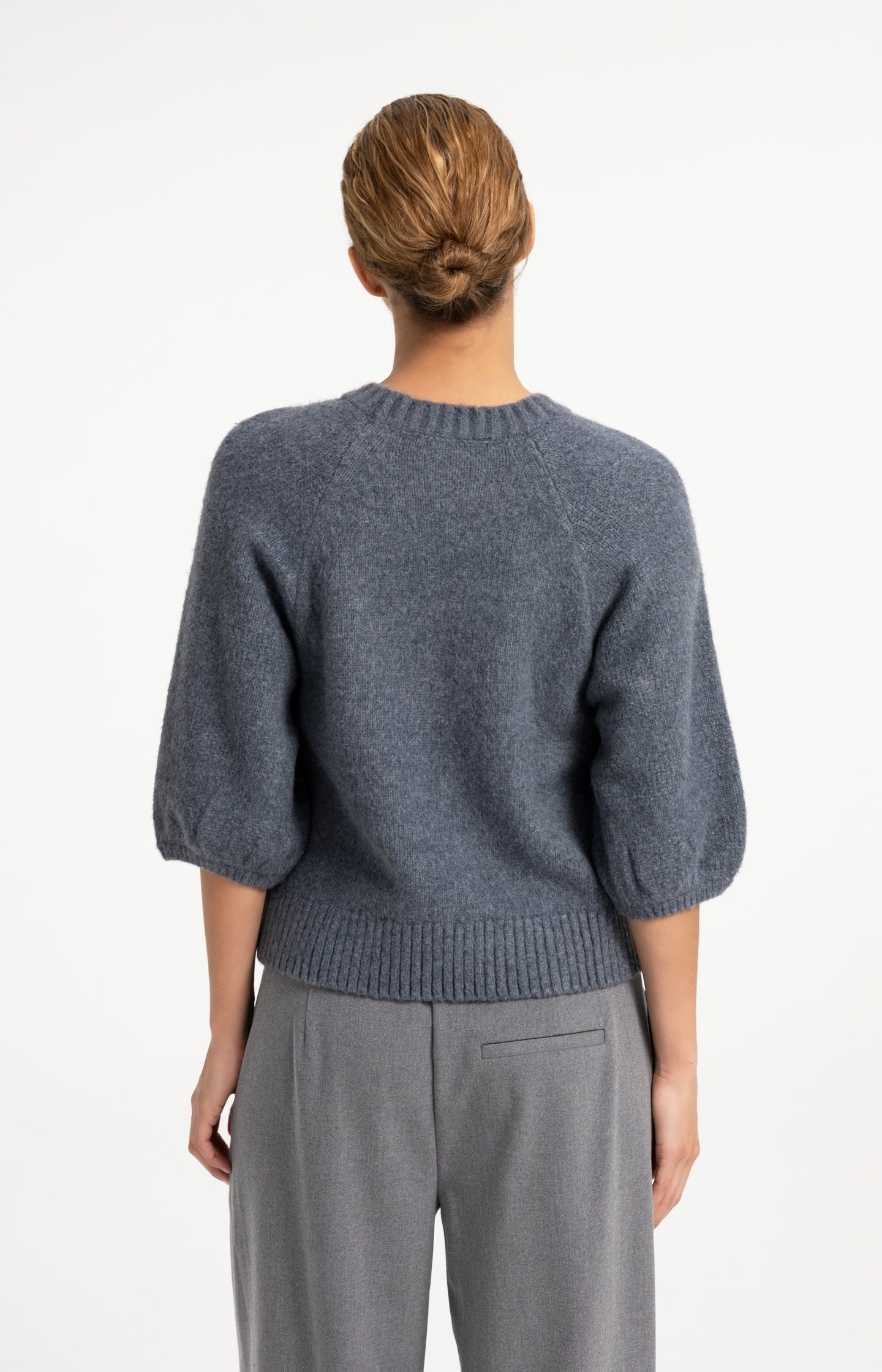 Knitted sweater with balloon sleeves