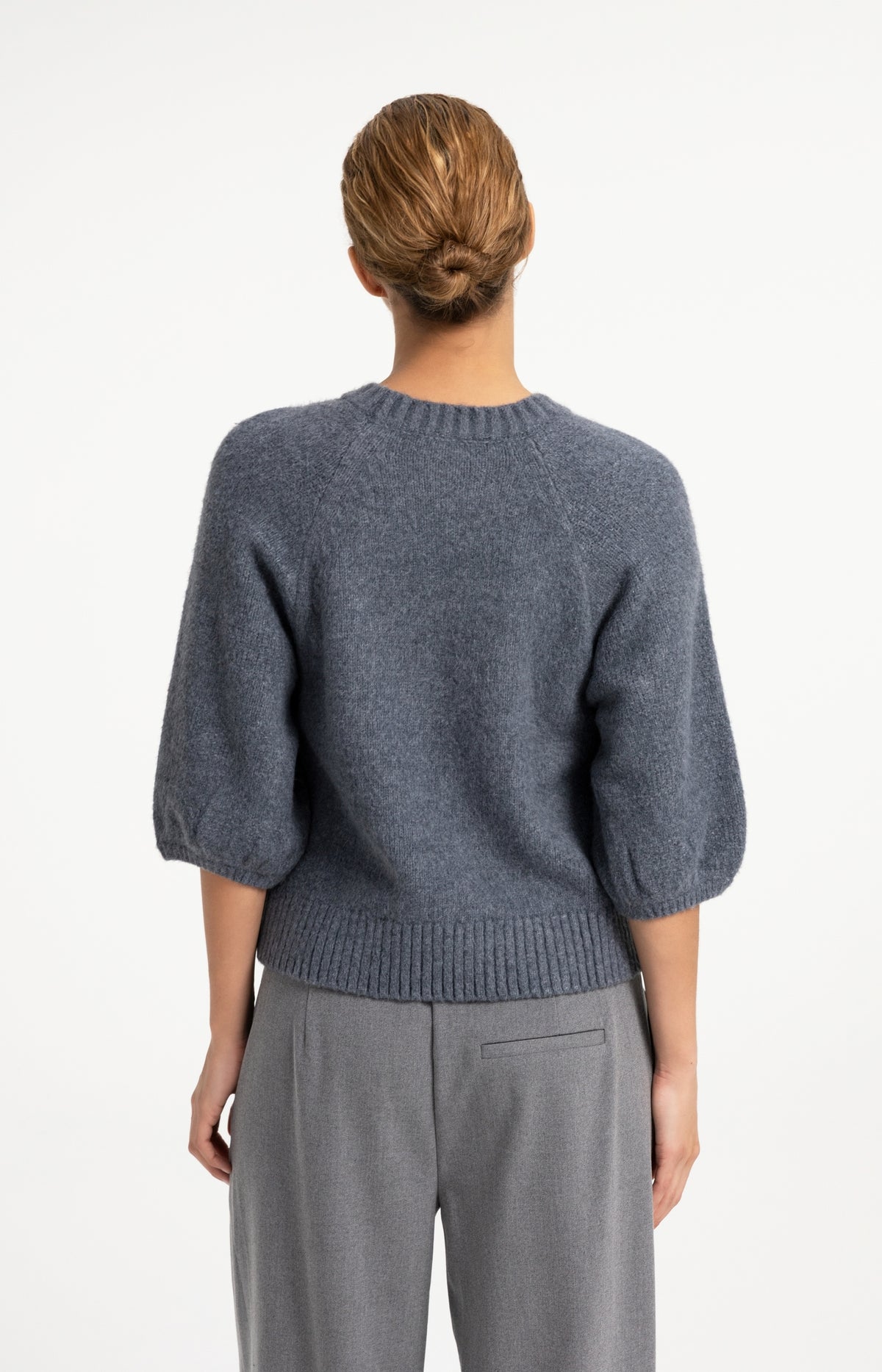 Knitted sweater with balloon sleeves