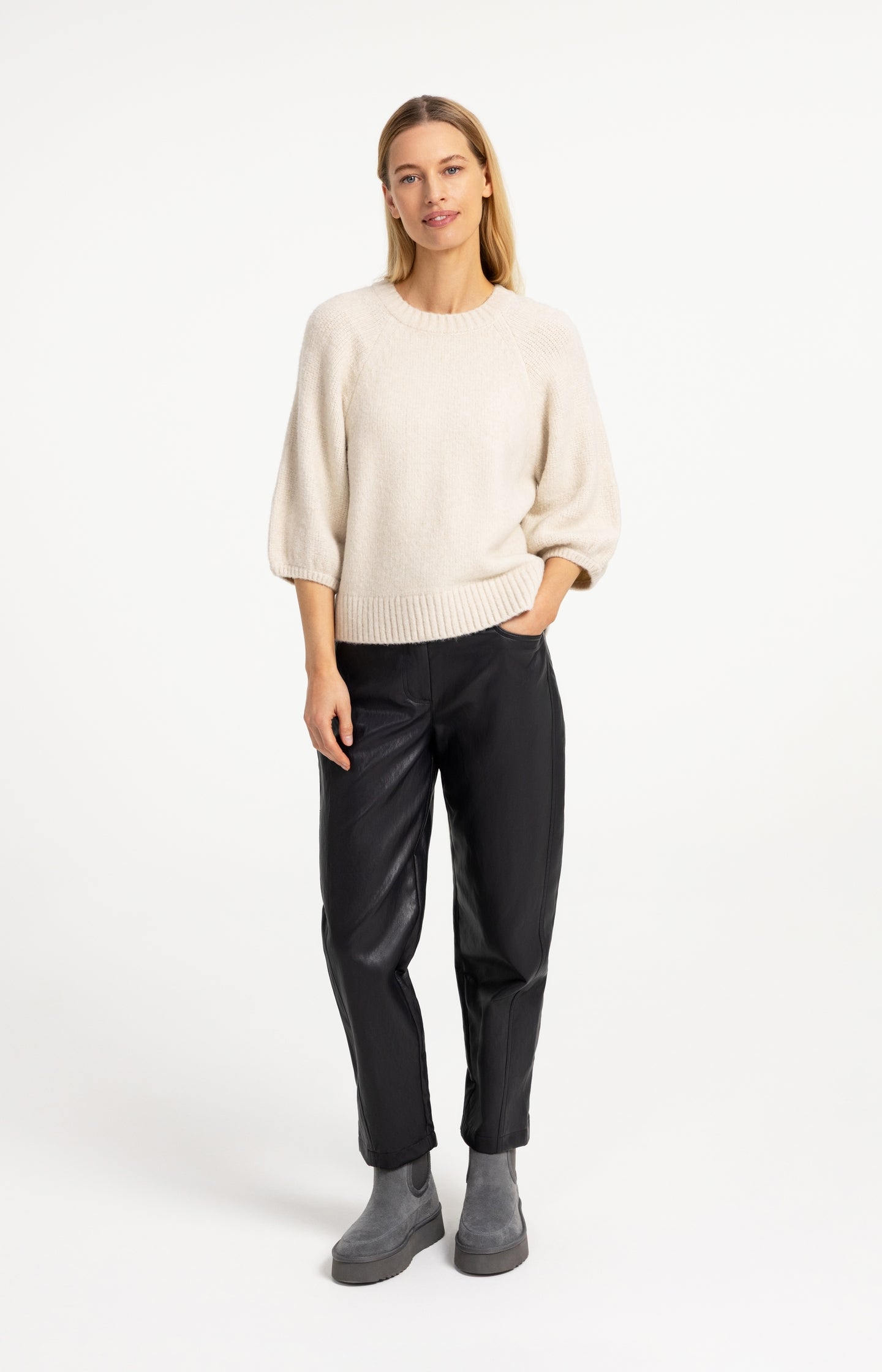 Knitted sweater with balloon sleeves