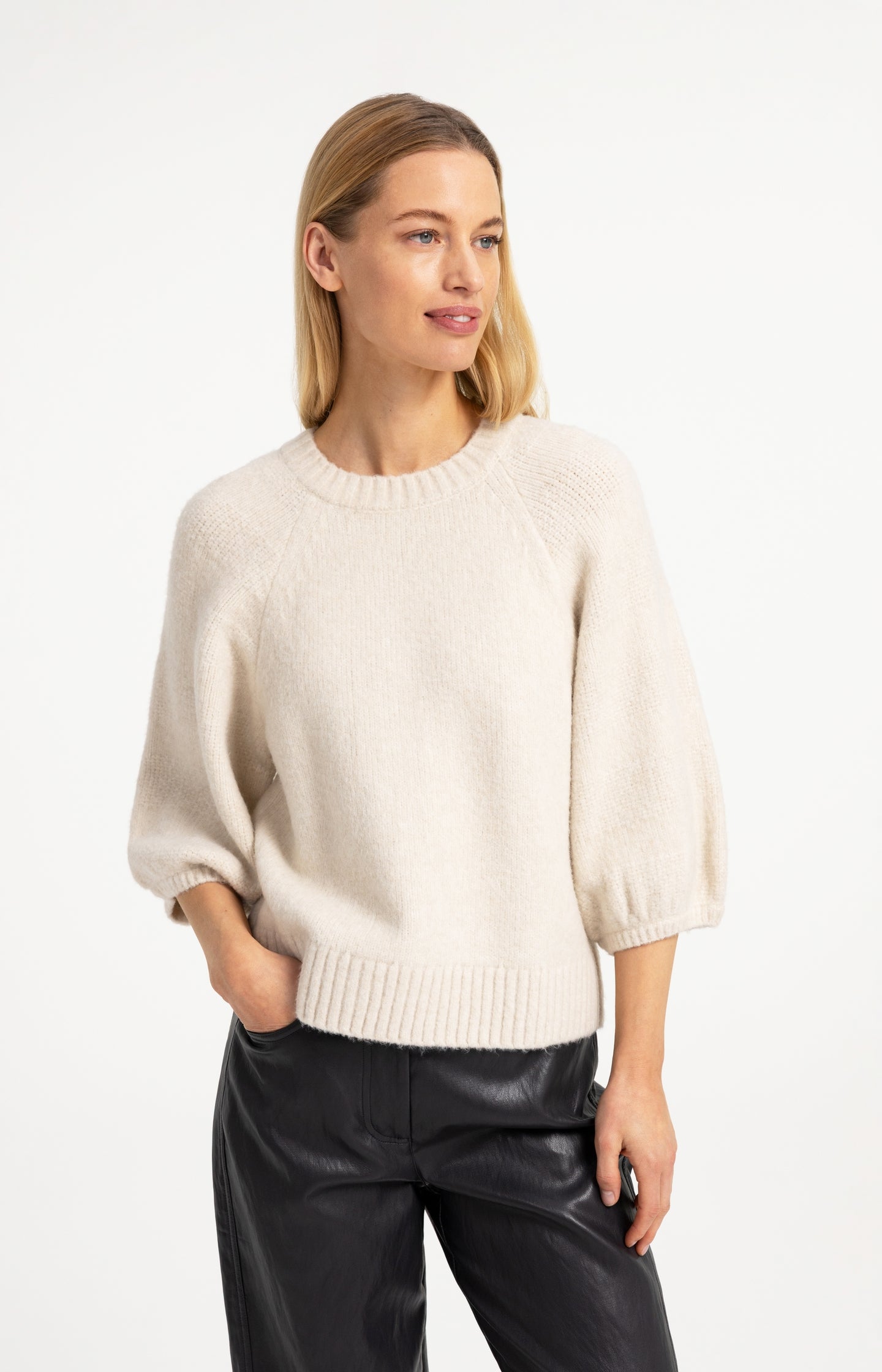 Knitted sweater with balloon sleeves