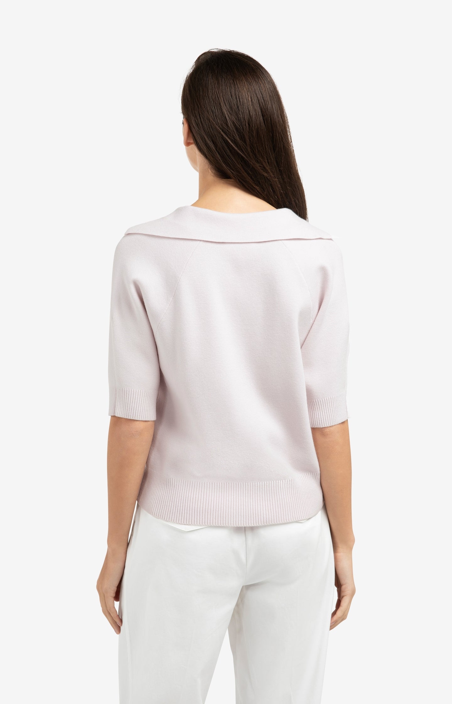Knitted sweater with collar and short sleeves