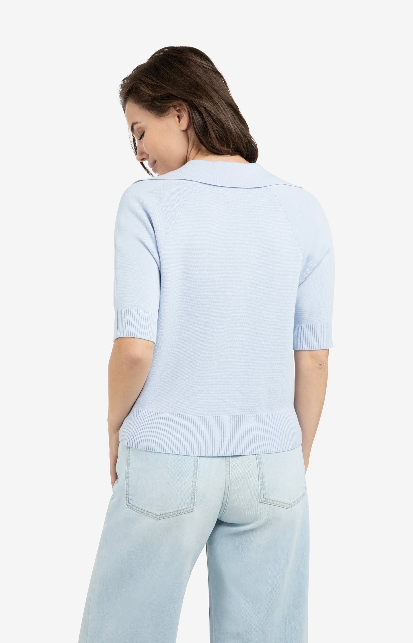 Knitted sweater with collar and short sleeves - Type: lookbook