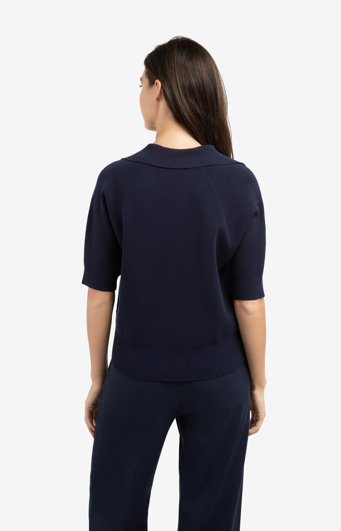 Knitted sweater with collar and short sleeves